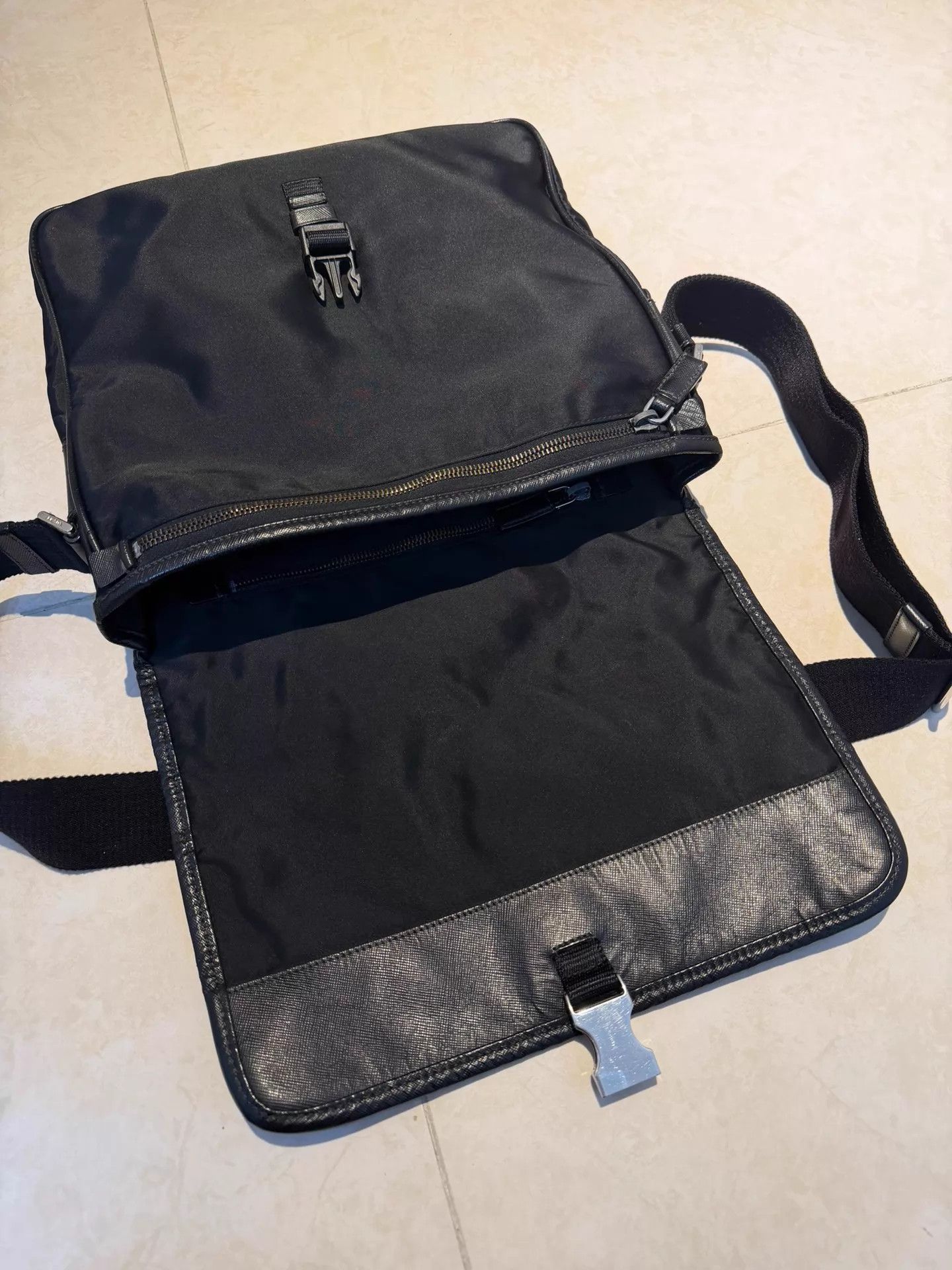 Prada Prada Easy Silver Logo Crossbody Black Nylon Reversible Size ONE SIZE - 5 Thumbnail