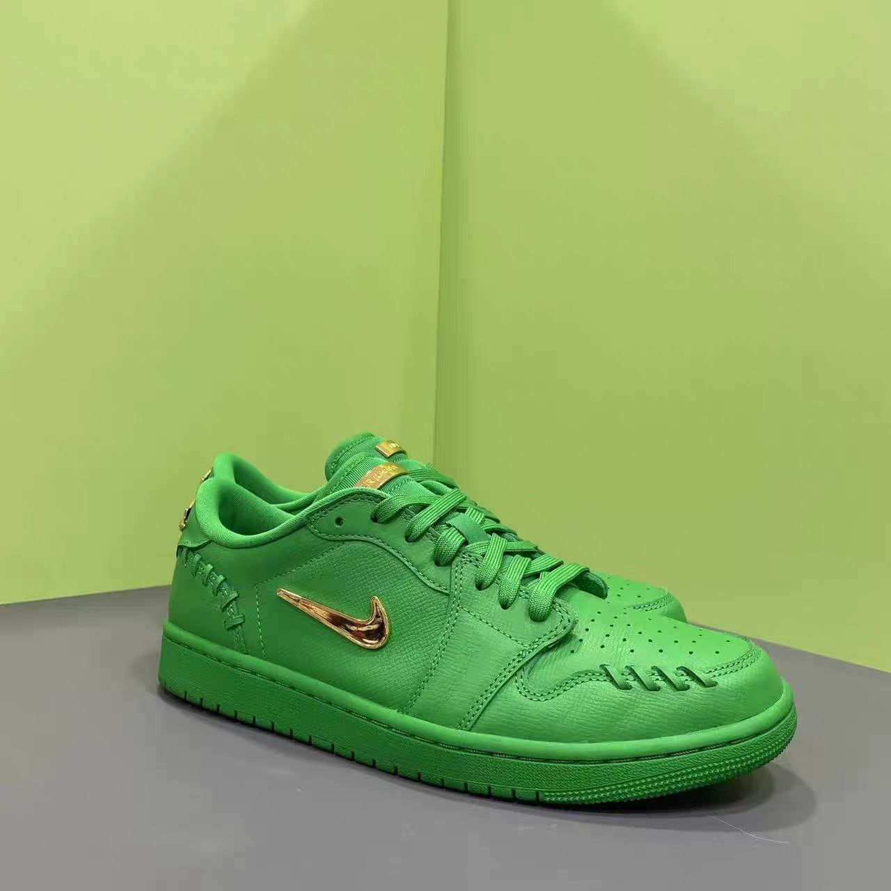 Jordan Brand Air Jordan 1 Low Green Gold Swoosh Low-Top Sneakers K15 Size US 9.5 / EU 42-43 - 2 Thumbnail