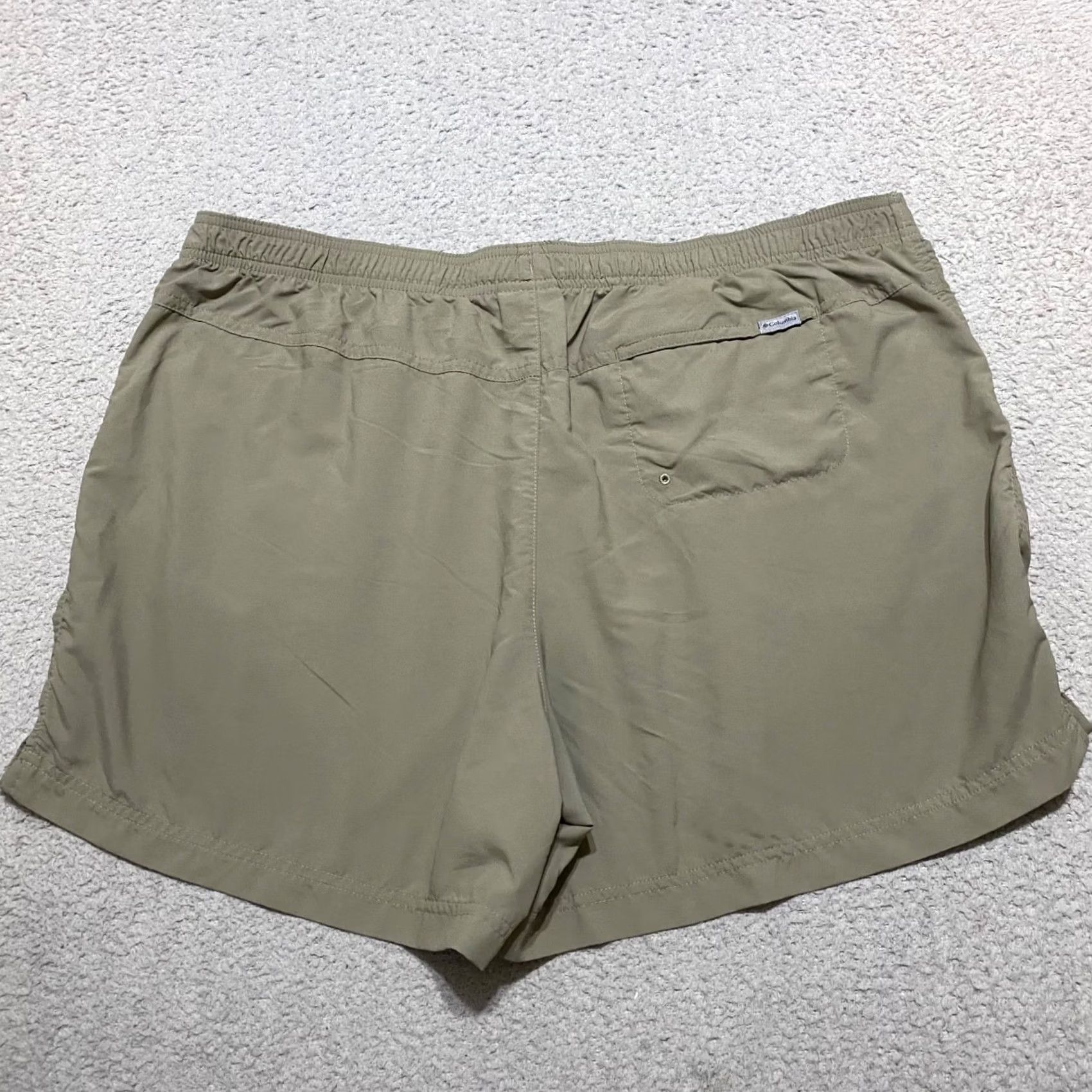 Vintage Columbia Womens Shorts Bermuda 2XL Beige Nylon Inseam 5" Outdoor Hiking Walking Baggy? Size 40" / US 18 - 2 Thumbnail