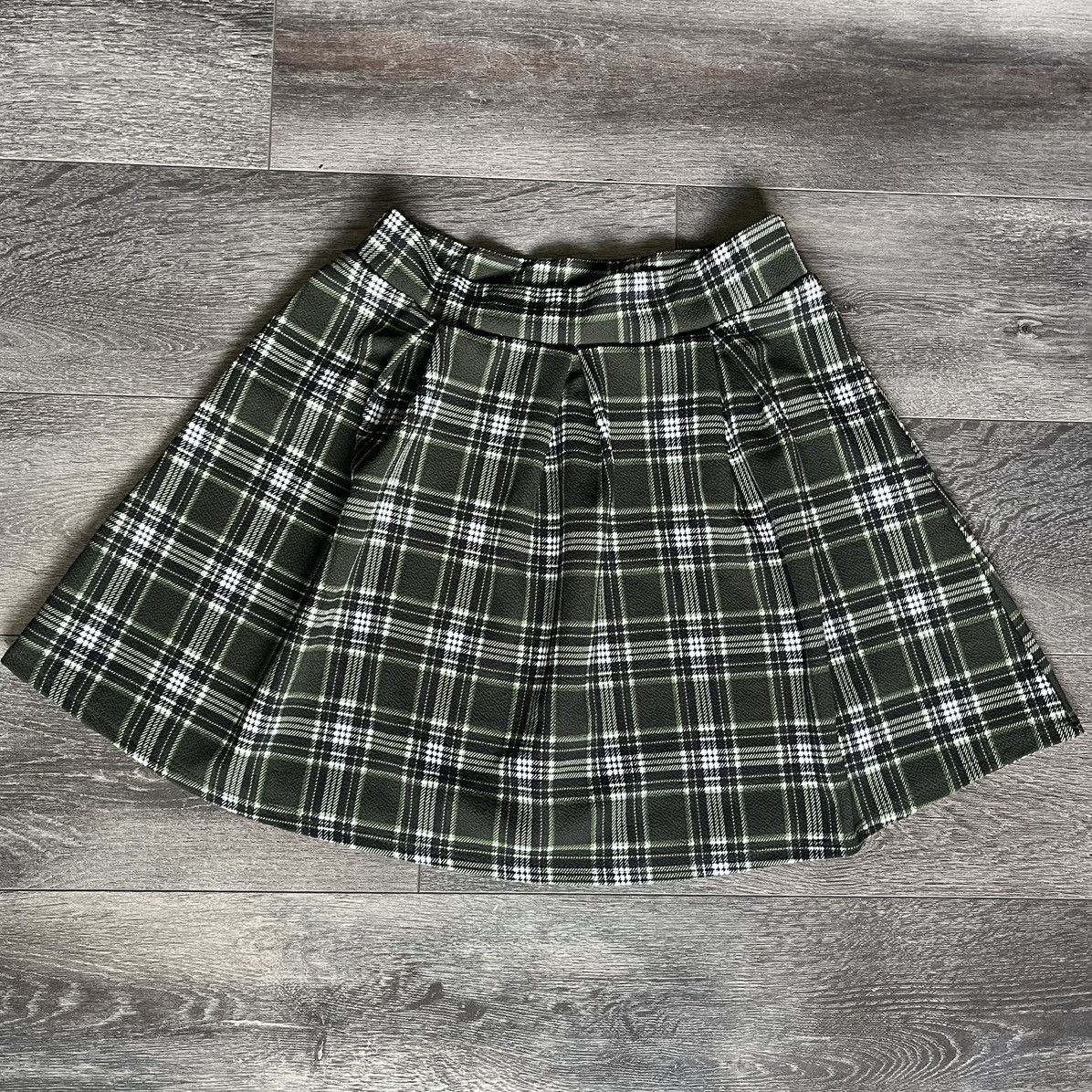 Vintage Vintage 90s Vamp Brand Green Check Plaid Pleated Mini Skirt Size 26" / US 2 / IT 38 - 1 Thumbnail