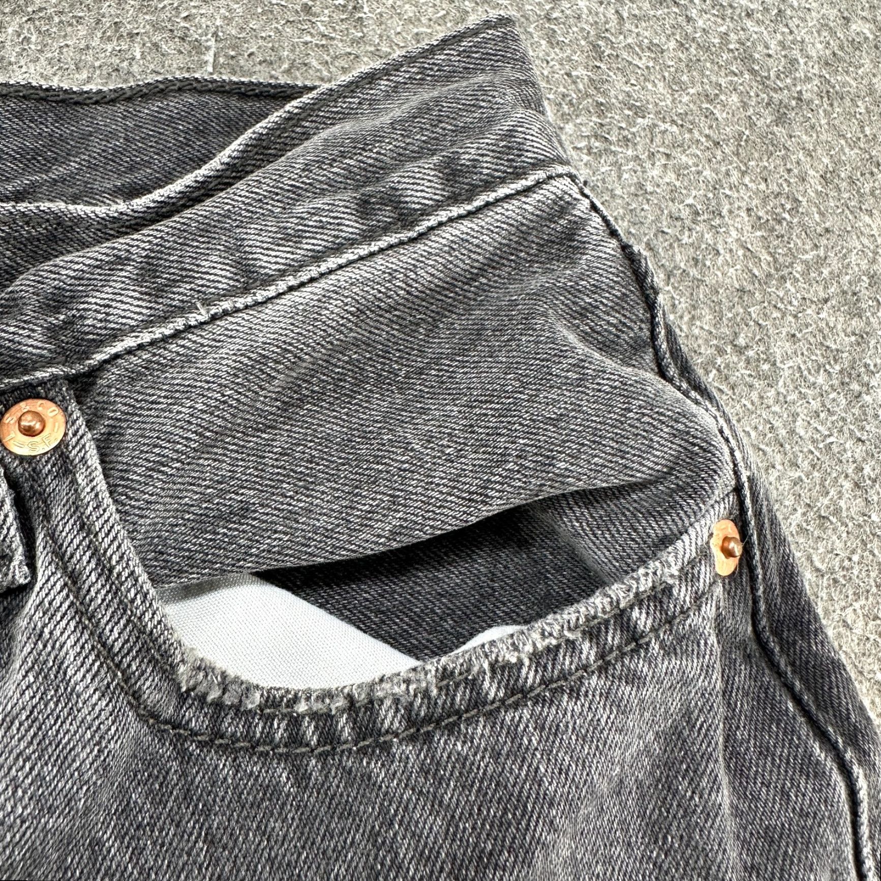 Levi's VINTAGE Levi's 501 Jeans Womens 26x25 Black Straight Regular Dark Wash Button Fly Cotton Jeans Women Size 26" / US 2 / IT 38 - 4 Thumbnail