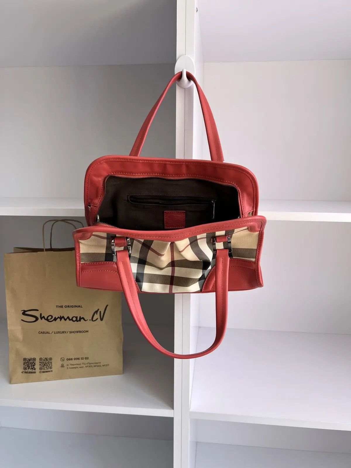 Burberry × Vintage Vintage Burberry Red Patent Leather Nova Check Tote Bag Size ONE SIZE - 10 Thumbnail
