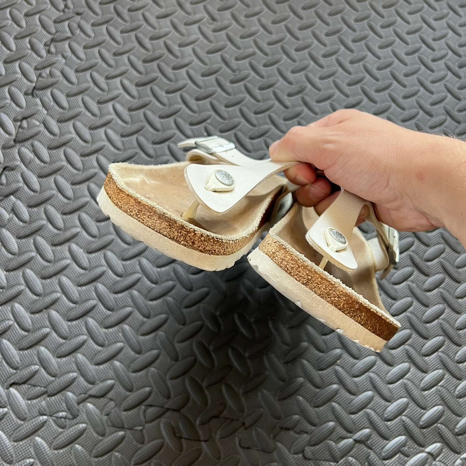 Birkenstock Birkenstock Gizeh White Regular Sz 37 Size US 7 / IT 37 - 4 Thumbnail