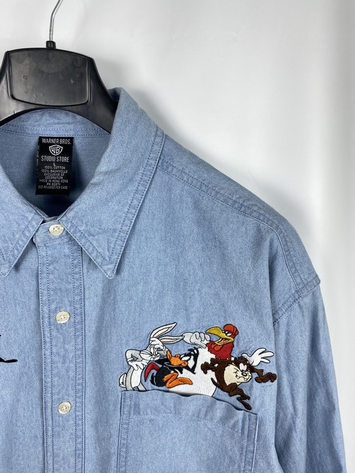 Vintage × Warner Bros Vintage Warner Bros Denim Shirt Looney Tunes Men size L 1997 Size US L / EU 52-54 / 3 - 2 Thumbnail