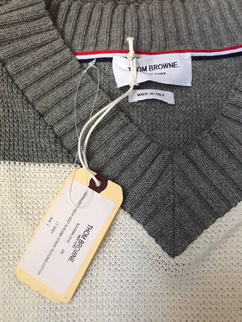 Thom Browne Thom Browne size3 Gray and white V-neck vest Size US L / EU 52-54 / 3 - 4 Thumbnail
