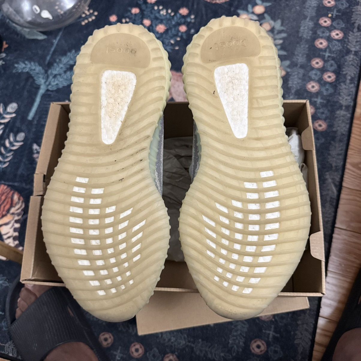 Yeezy Yeezy Boost 350 V2 Size US 10.5 / EU 43-44 - 4 Thumbnail