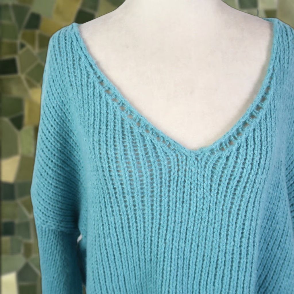 AQUA Aqua Blue Slouchy Knit V-Neck Tunic Sweater 3X Womens Pullover Long Sleeve Polyester Knit Solid Casual 3X Size XXL / US 16-18 / IT 52-54 - 1 Thumbnail