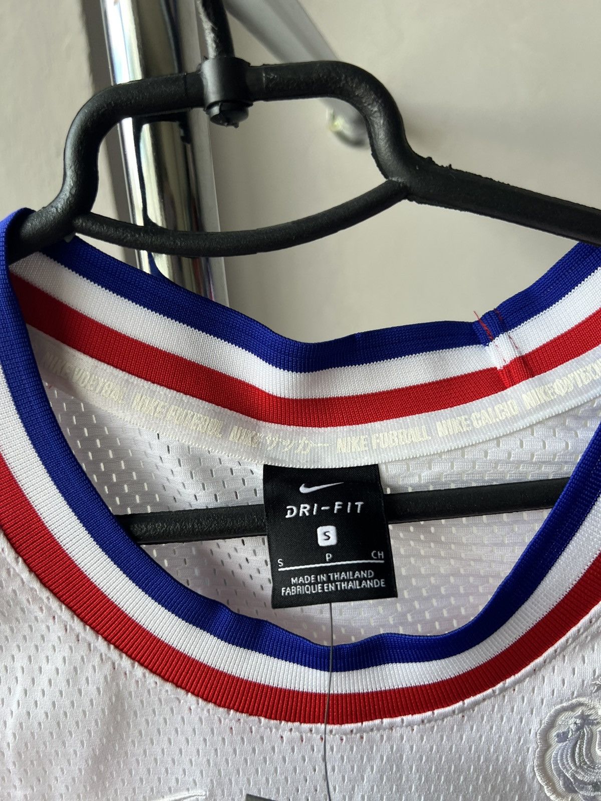 Nike NWT 2020 FFF FRANCE TEAM FOOTBALL/BASKETBALL JERSEY VESTNIKE Size US S / EU 44-46 / 1 - 4 Thumbnail