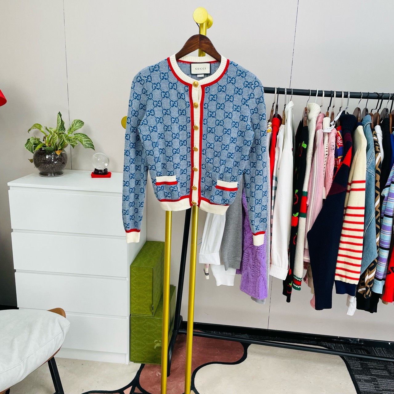 Gucci Gucci Blue and white full-print gold button cardigan sweate Size US S / EU 44-46 / 1 - 1 Thumbnail