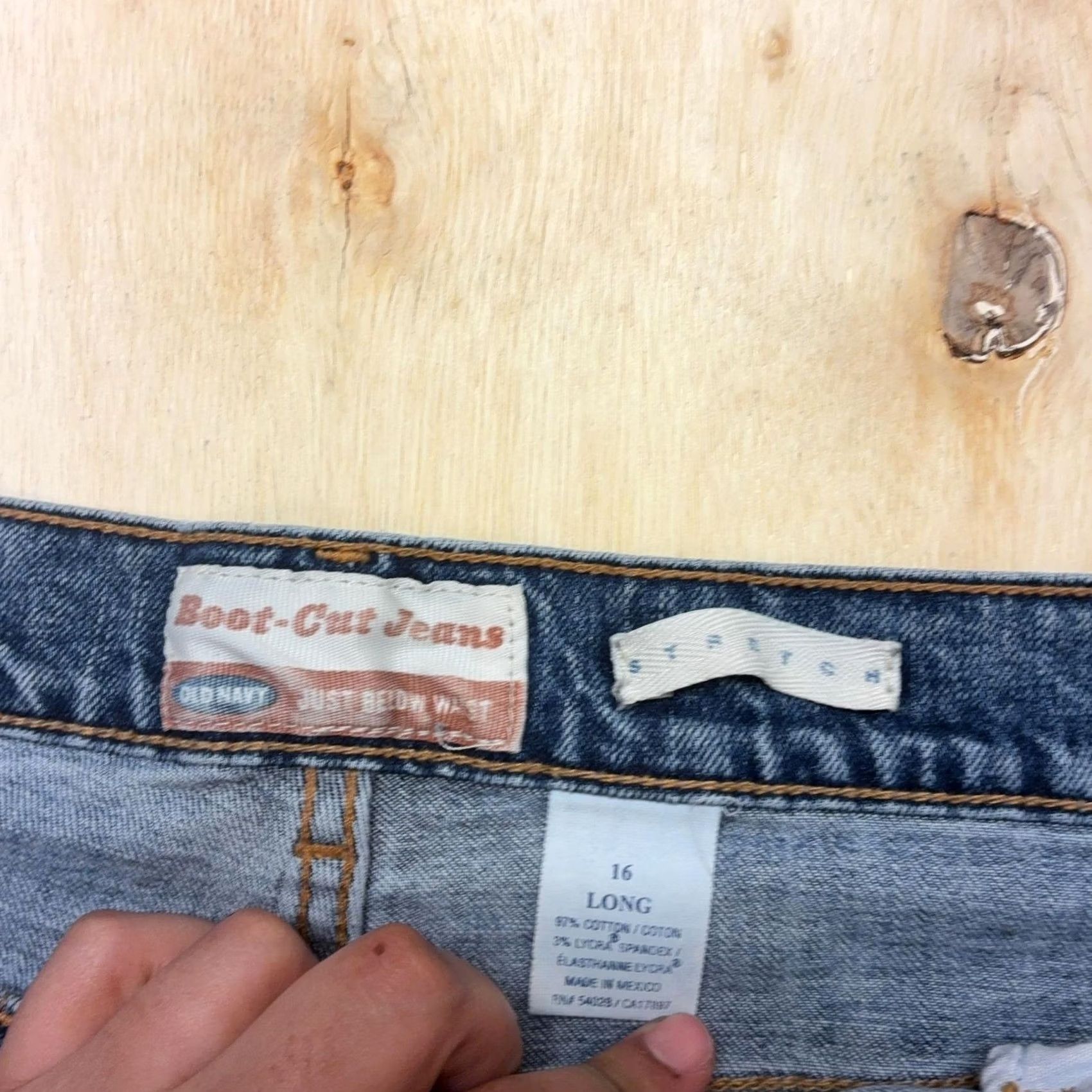 Old Navy Old Navy Cutoff Denim Shorts Womens 16L 35W Blue Frayed Hem Stretch Summer Y2K Size 38" / US 16 / IT 52 - 2 Thumbnail
