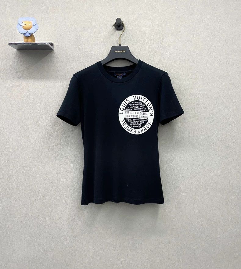 コラボ【Louis Vuitton × Sun Yitian】スポーティドッグ Tshirt Toy Story: Artist Sun Yitian for Louis Vuitton - FACES Magazin