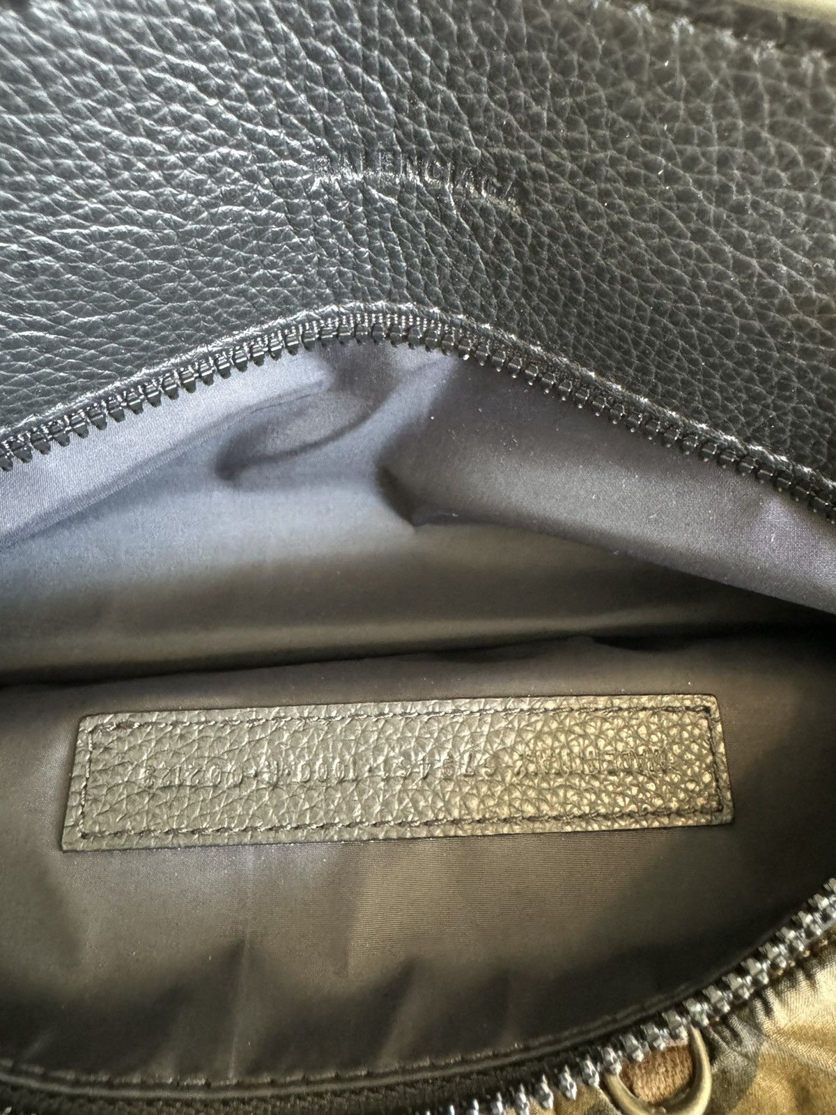 Balenciaga Balenciaga Car Mat Sling Bag Size ONE SIZE - 7 Thumbnail