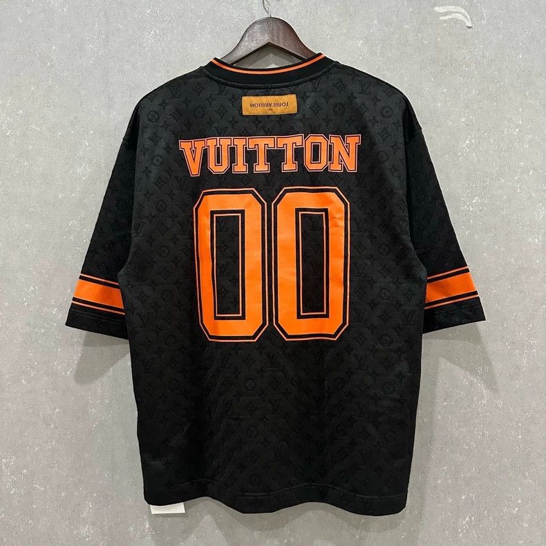 Louis Vuitton Louis Vuitton Black full print dark V-neck short sleeves Size US L / EU 52-54 / 3 - 2 Thumbnail