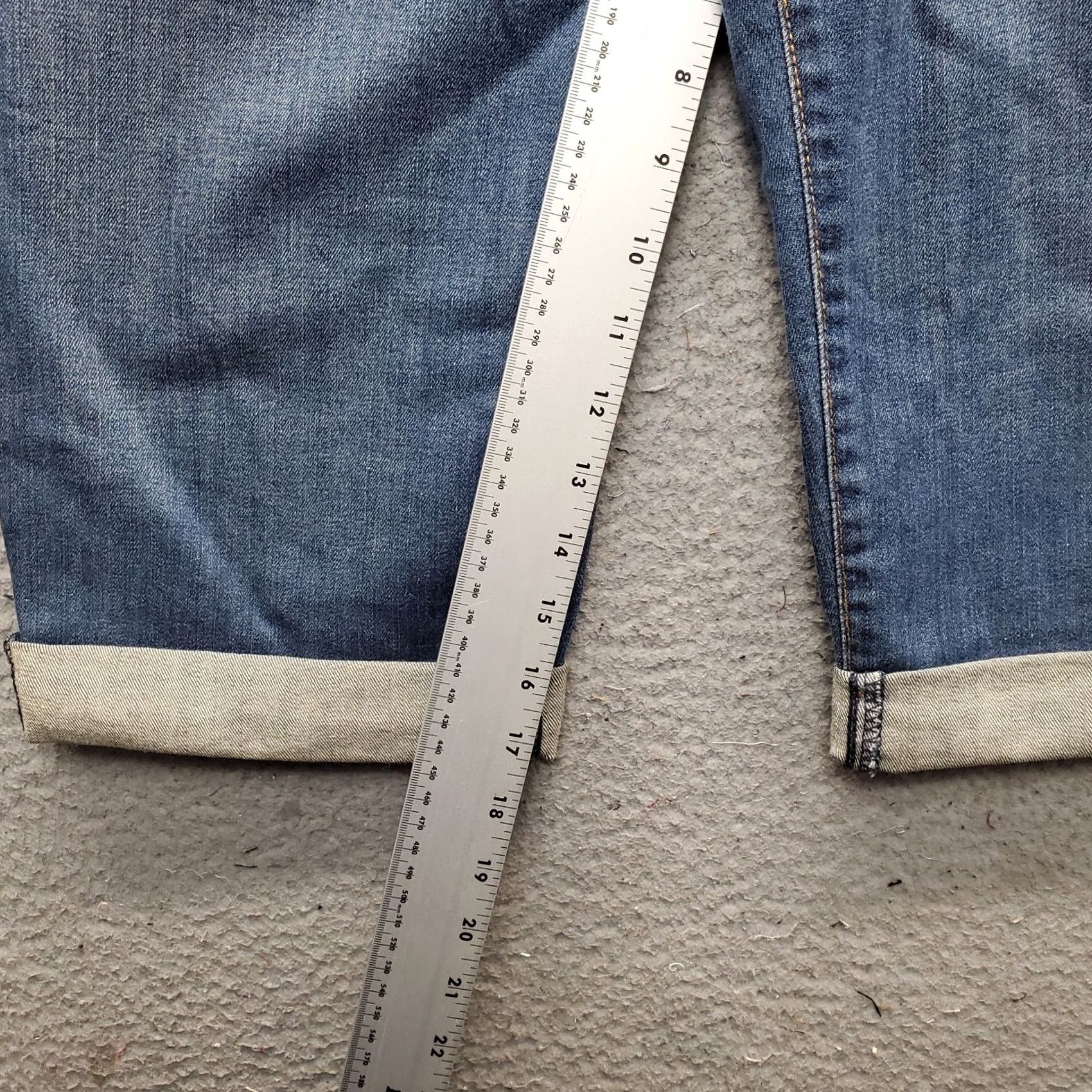 Levi's Levi's Womens Size 10 Blue Denim Capri Jeans Cropped Hem 27" Inseam 17.25" Regular Fit 34" Waist Red Tab Double Stitch Pockets Size 32" / US 10 / IT 46 - 3 Thumbnail