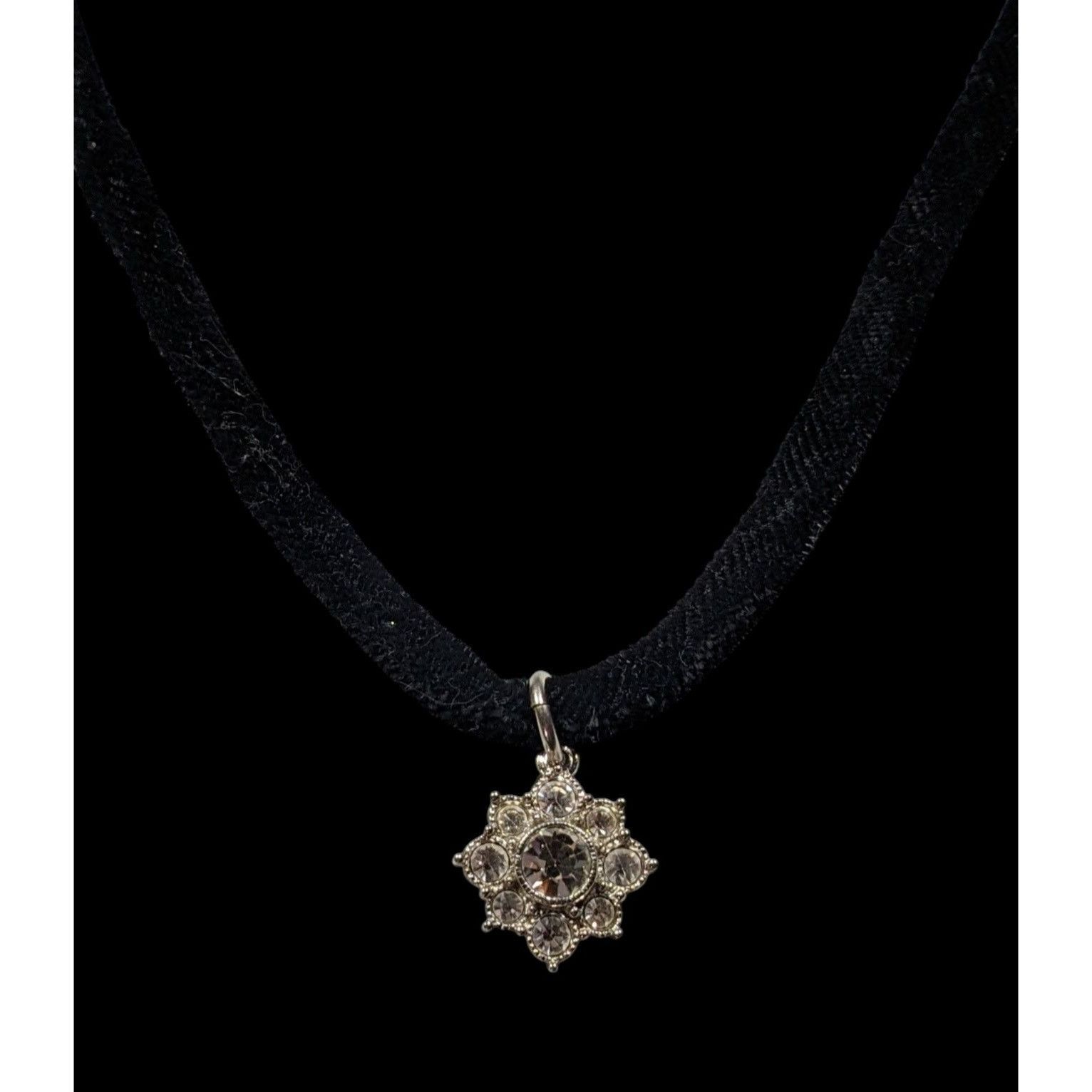 Other Vintage Avon Victorian Gothic Rhinestone Pendant Necklace On Size ONE SIZE - 5 Thumbnail