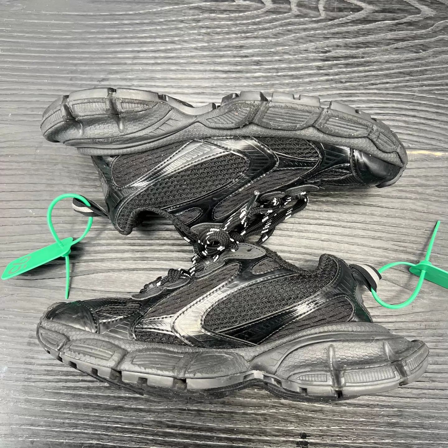 Balenciaga Balenciaga Women's Black Low-Top Sneakers Size US 5 / IT 35 - 3 Thumbnail