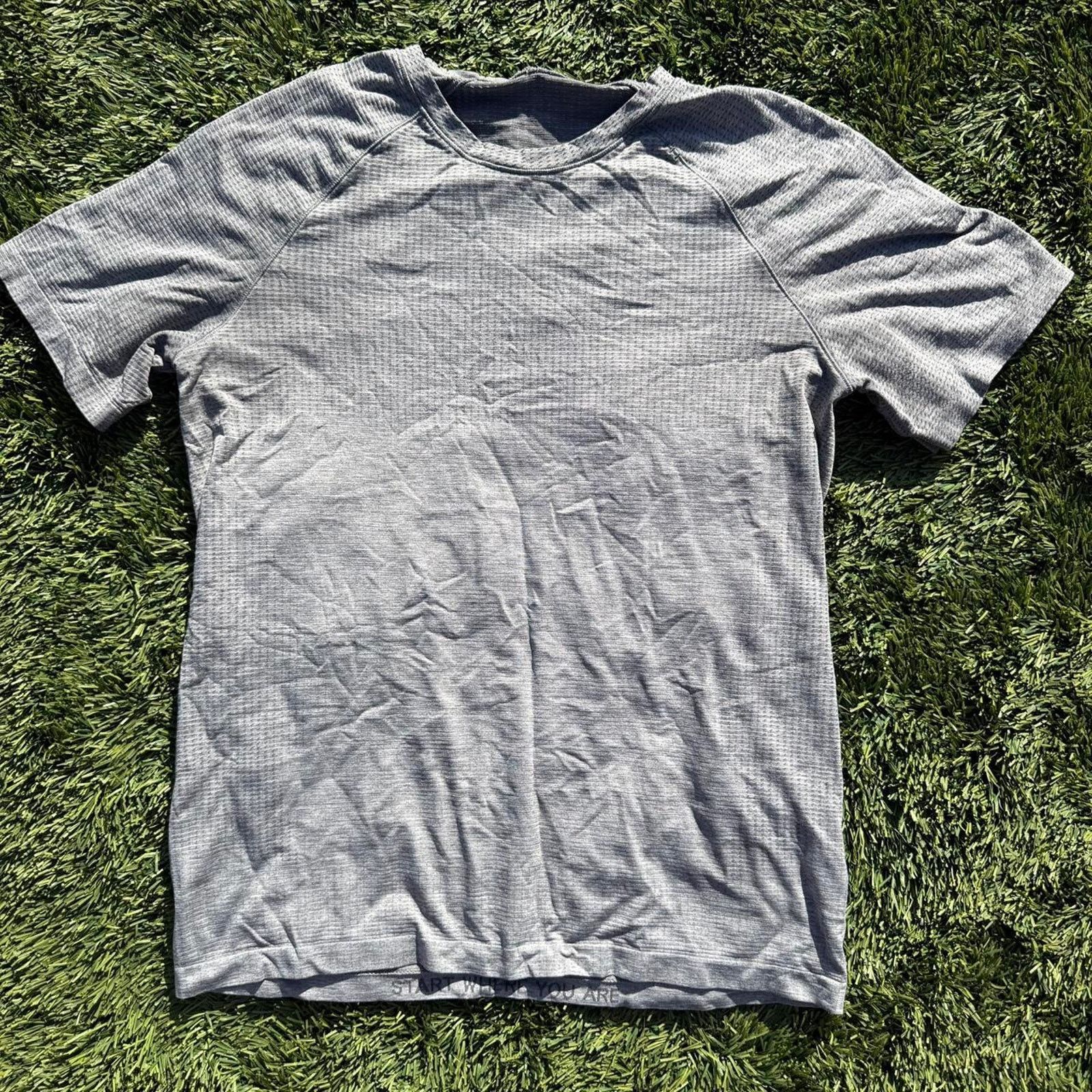 Lululemon Lululemon Grey Training Gym Shirt Size L Men's Size US L / EU 52-54 / 3 - 1 Thumbnail