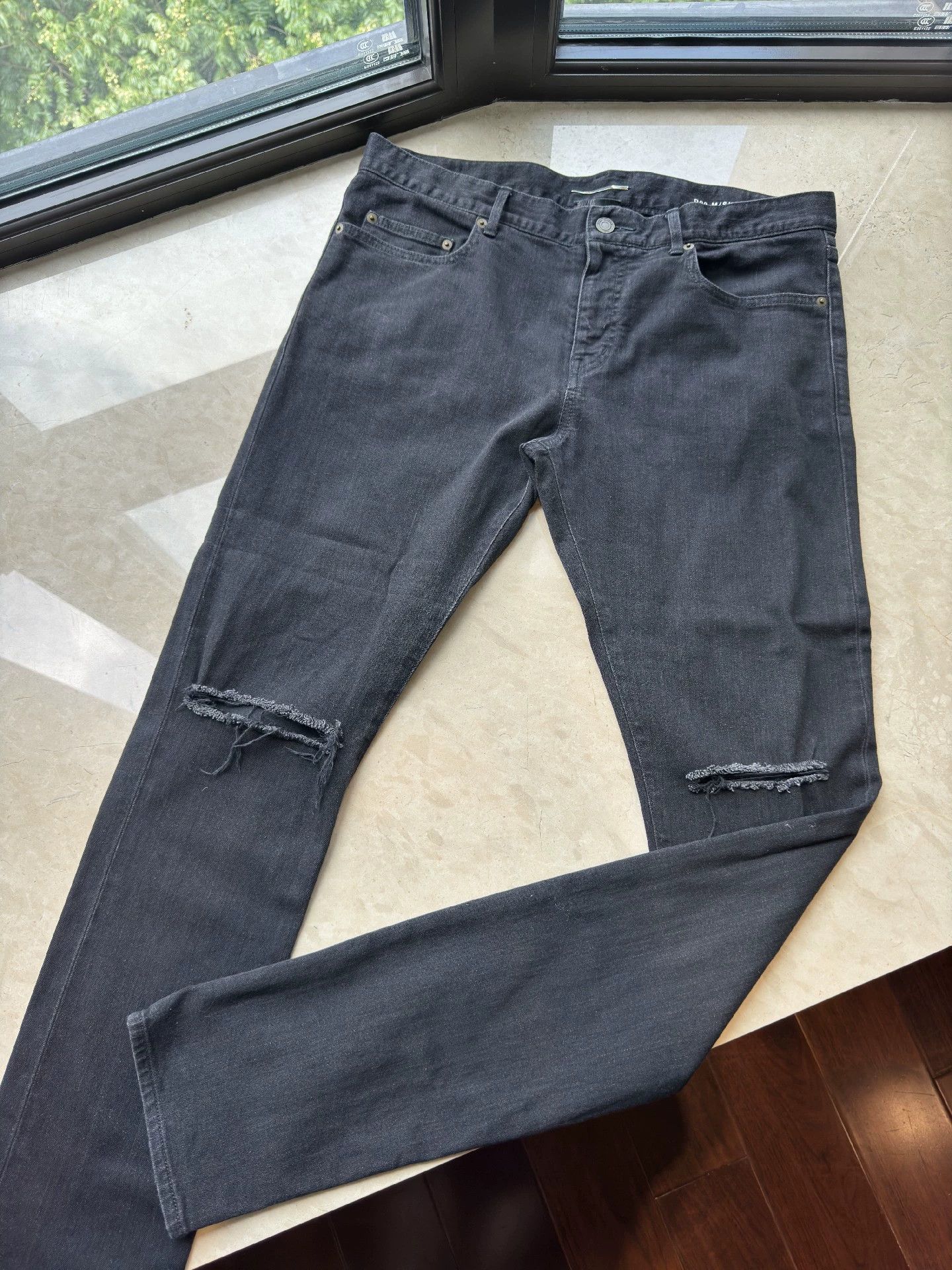 Saint Laurent Paris Men's ripped jeans - Main Image