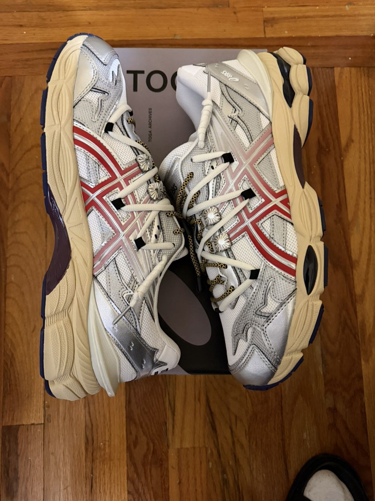 Asics TOGA x ASICS Gel Cumulus 16 TG 'White Red Pure Silver' Size US 13 / EU 46 - 8 Thumbnail