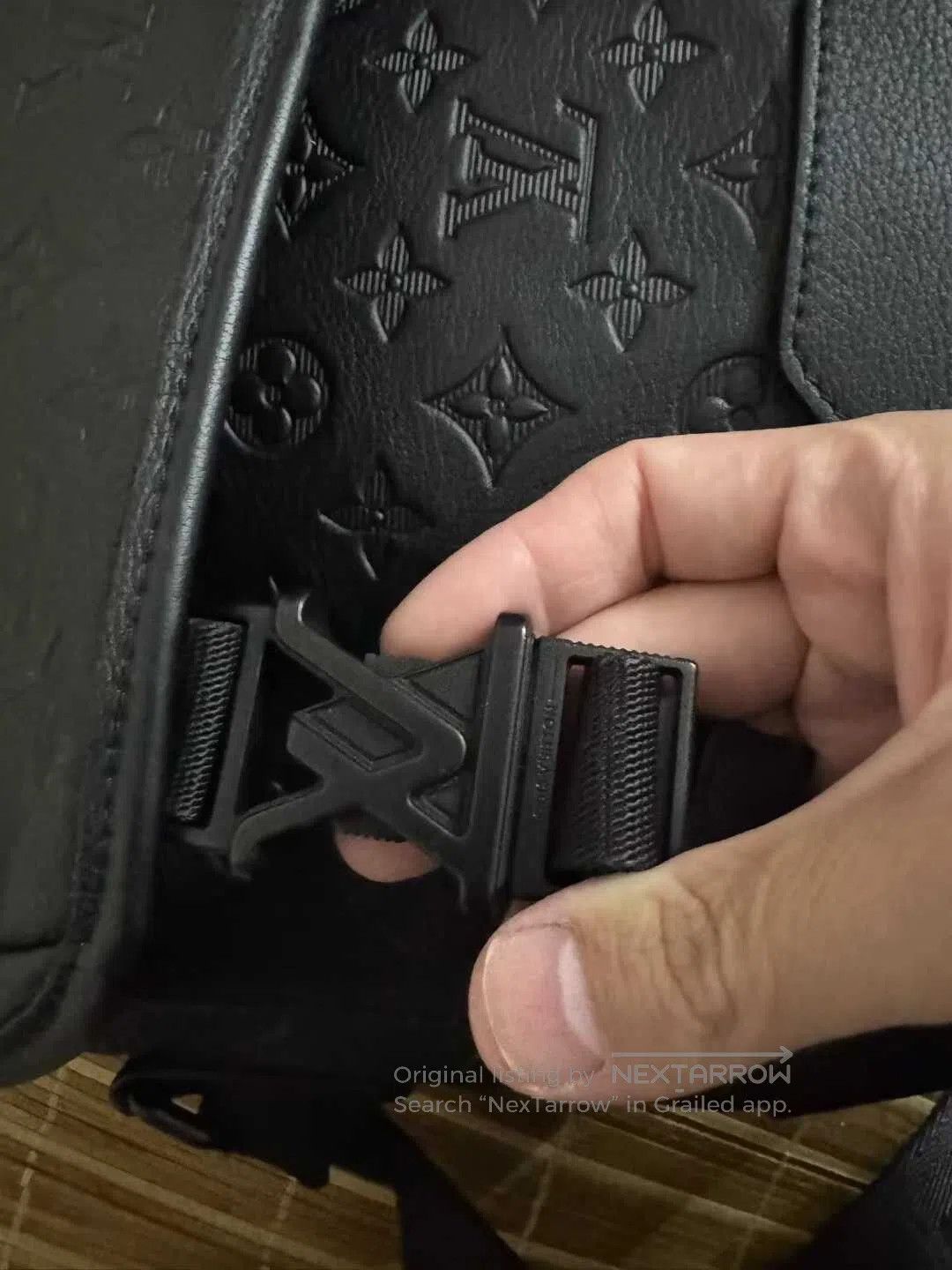 Louis Vuitton Louis Vuitton Black Tone-on-Tone Pattern Messenger Bag| Size ONE SIZE - 6 Thumbnail