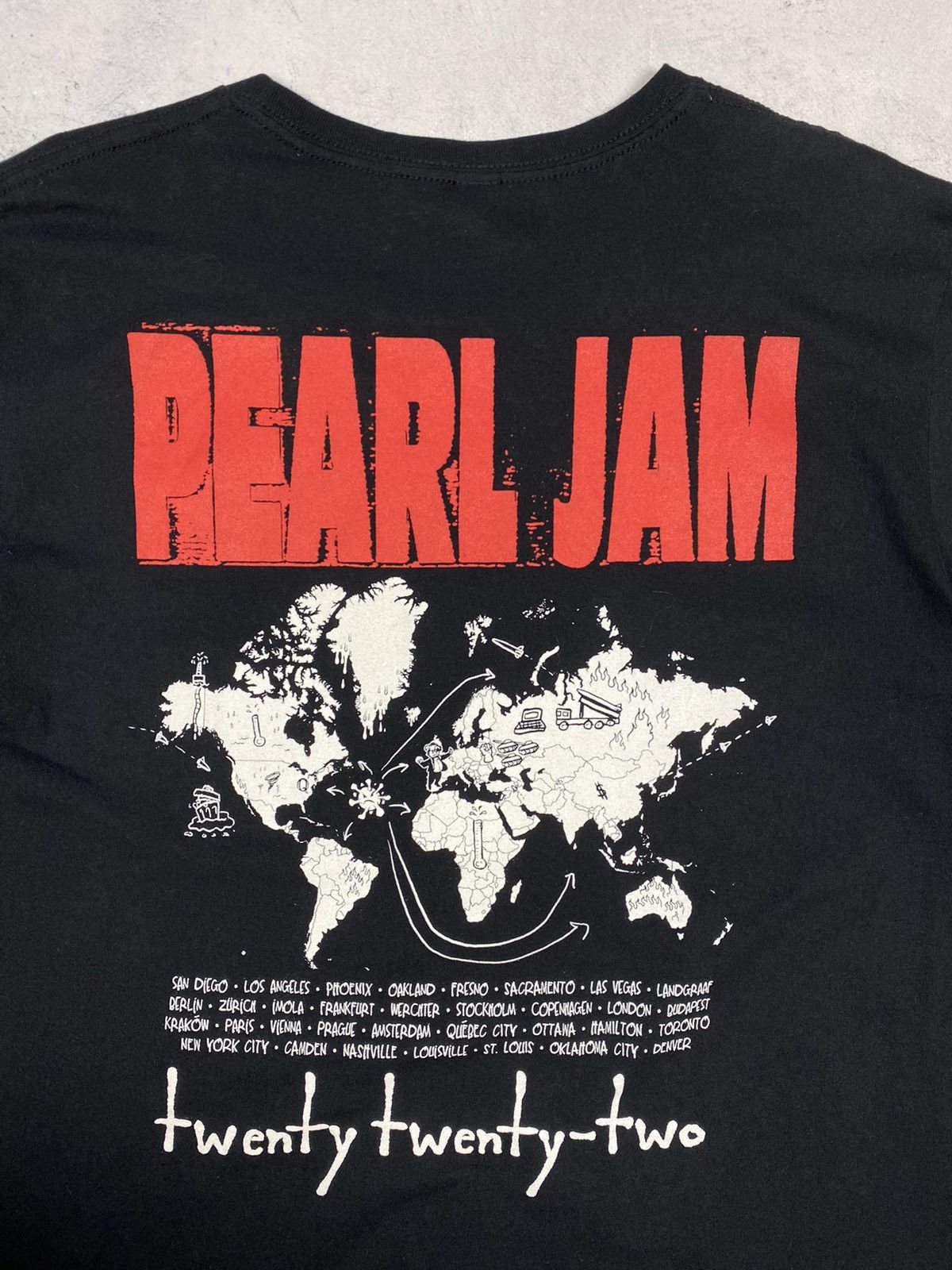 Band Tees Pearl Jam Tour 2022 Black Don't Give Up Crew Neck T Shirt Size US L / EU 52-54 / 3 - 13 Thumbnail