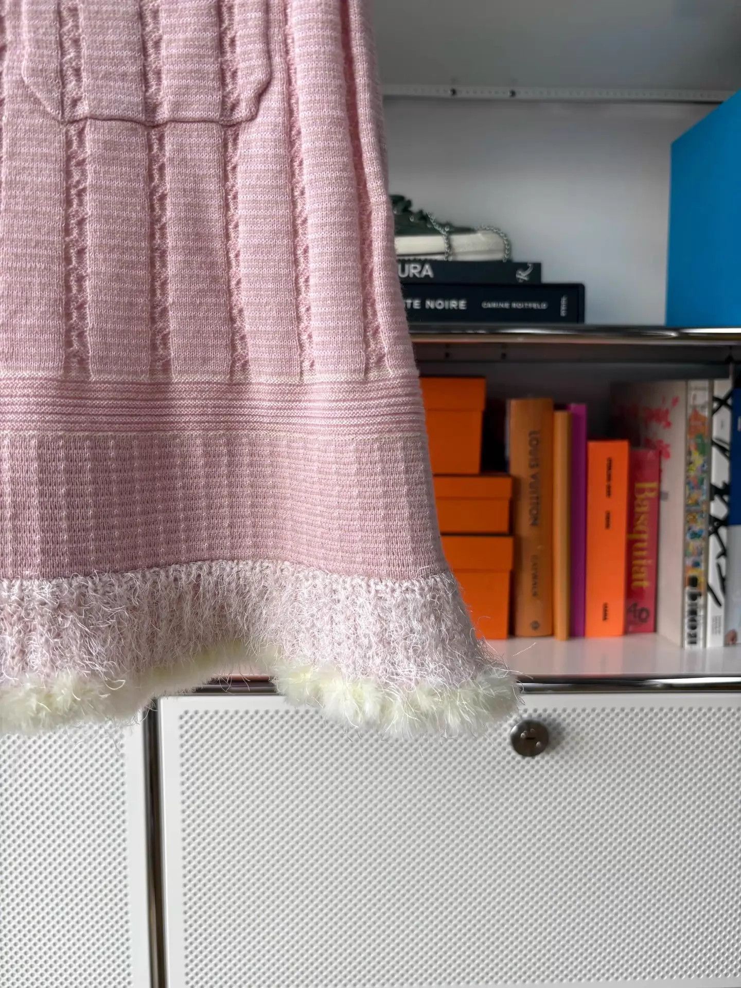Chanel Chanel 25B Pink Knit & Faux Fur Hem Skirt 36 Size 26" / US 2 / IT 38 - 3 Thumbnail