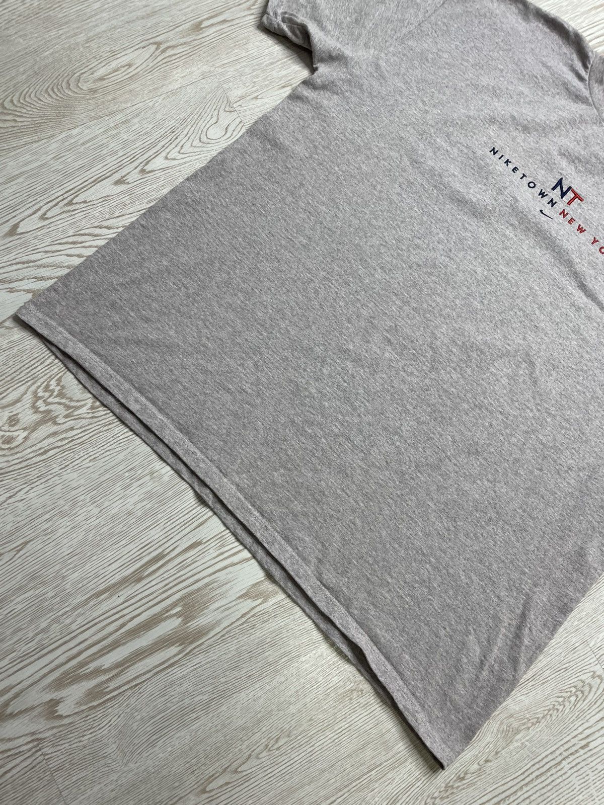 Nike Vintage 90s Nike Town New York Gray tee size Xl Size US XL / EU 56 / 4 - 5 Thumbnail