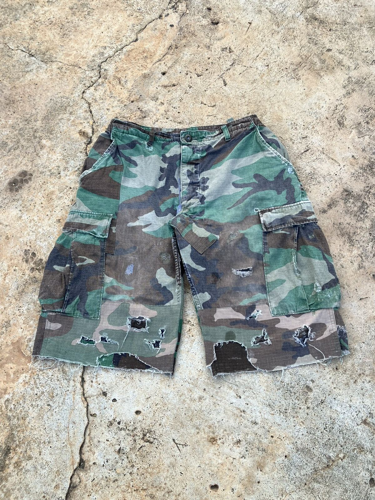 Woodlands Custom Short Vintage military cargo pants 1998‘s Size US 32 / EU 48 - 1 Thumbnail
