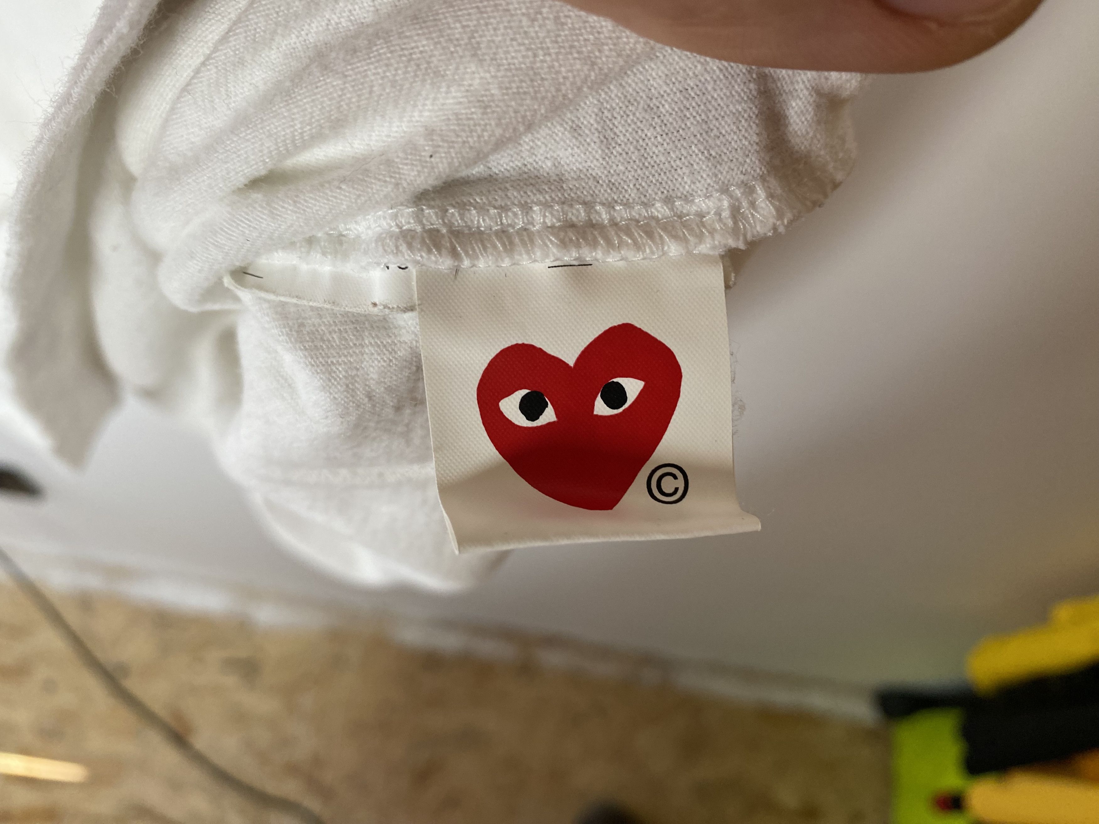 Comme des Garcons PLAY COMME DES GARCONS PLAY BIG PEEPING HEART LOGO T SHIRT Size US XL / EU 56 / 4 - 5 Thumbnail