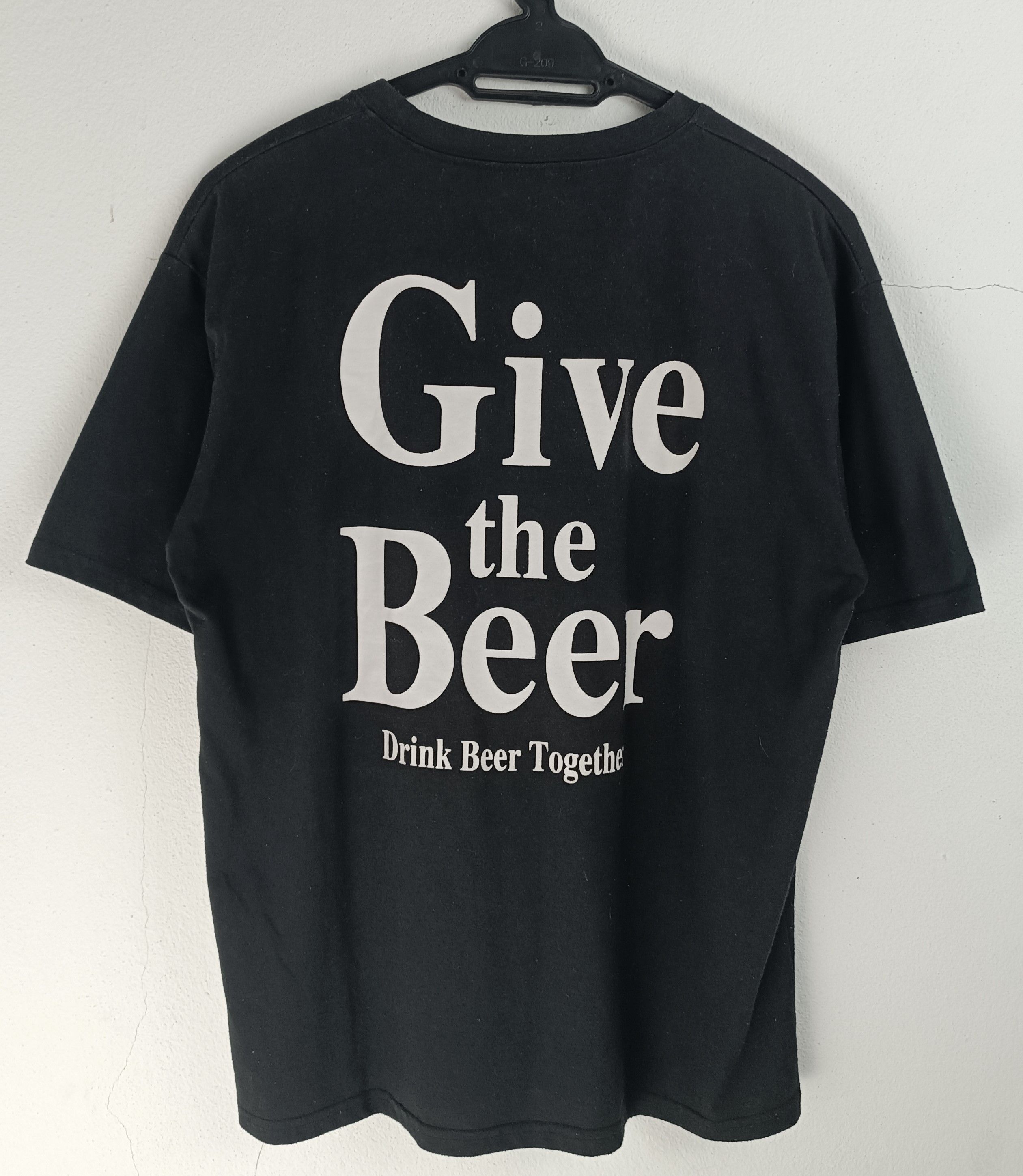 Vintage VINTAGE GIVE THE BEER FUNNY HUMOR ADULT TEE Size US M / EU 48-50 / 2 - 4 Thumbnail