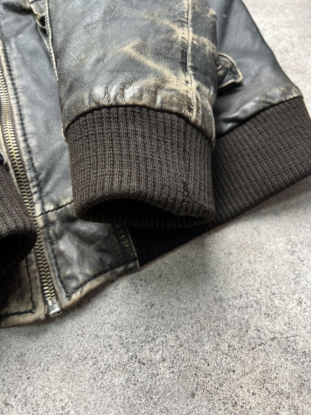 Vintage Vintage faded leather bomber jacket Size US L / EU 52-54 / 3 - 6 Thumbnail