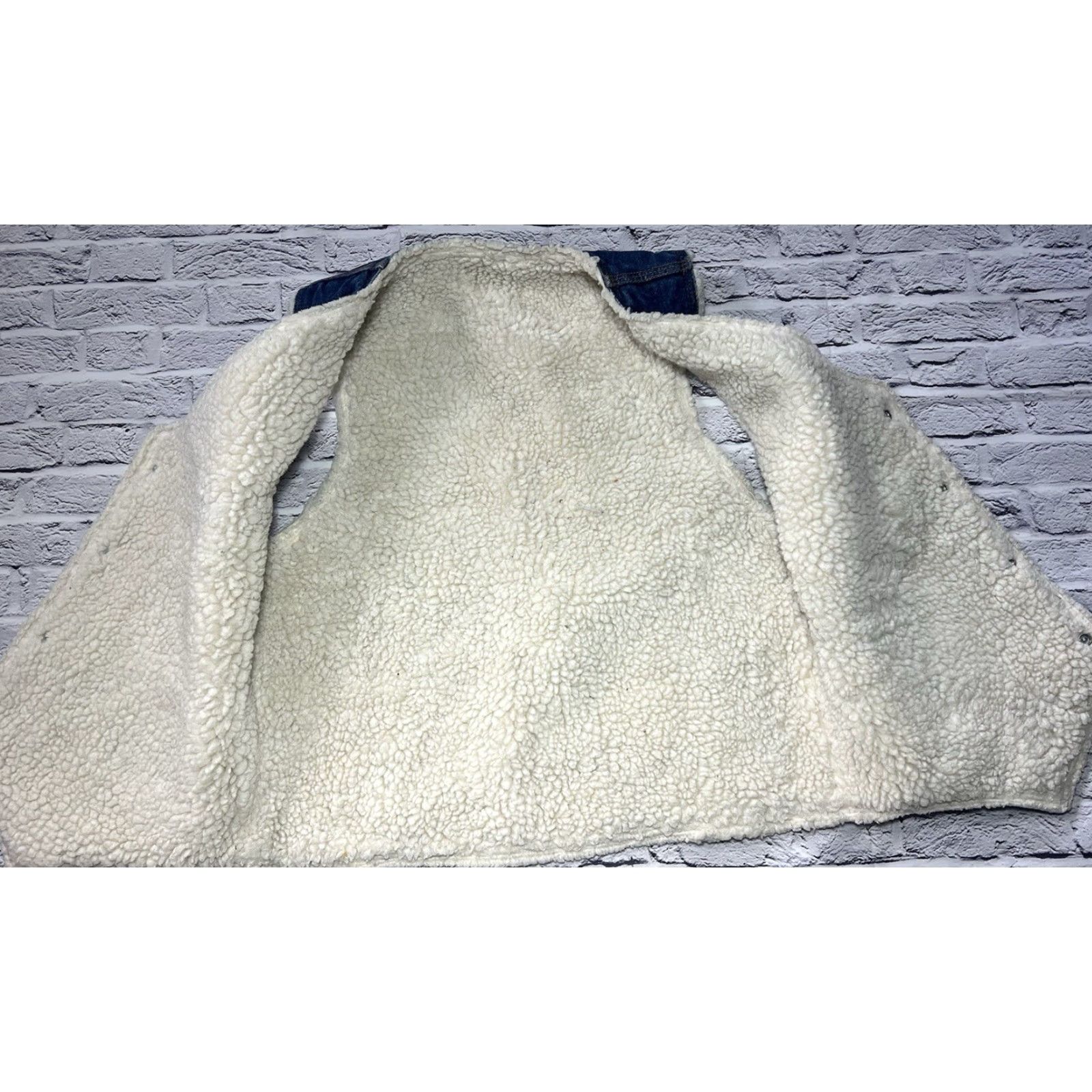 Levi's VINTAGE Levi's Orange Tab Sherpa Lined Denim Trucker Vest Unisex M Blue Cotton Denim Snap Vest 80s 90s Biker Retro USA Western Mens Womens Size US M / EU 48-50 / 2 - 6 Thumbnail