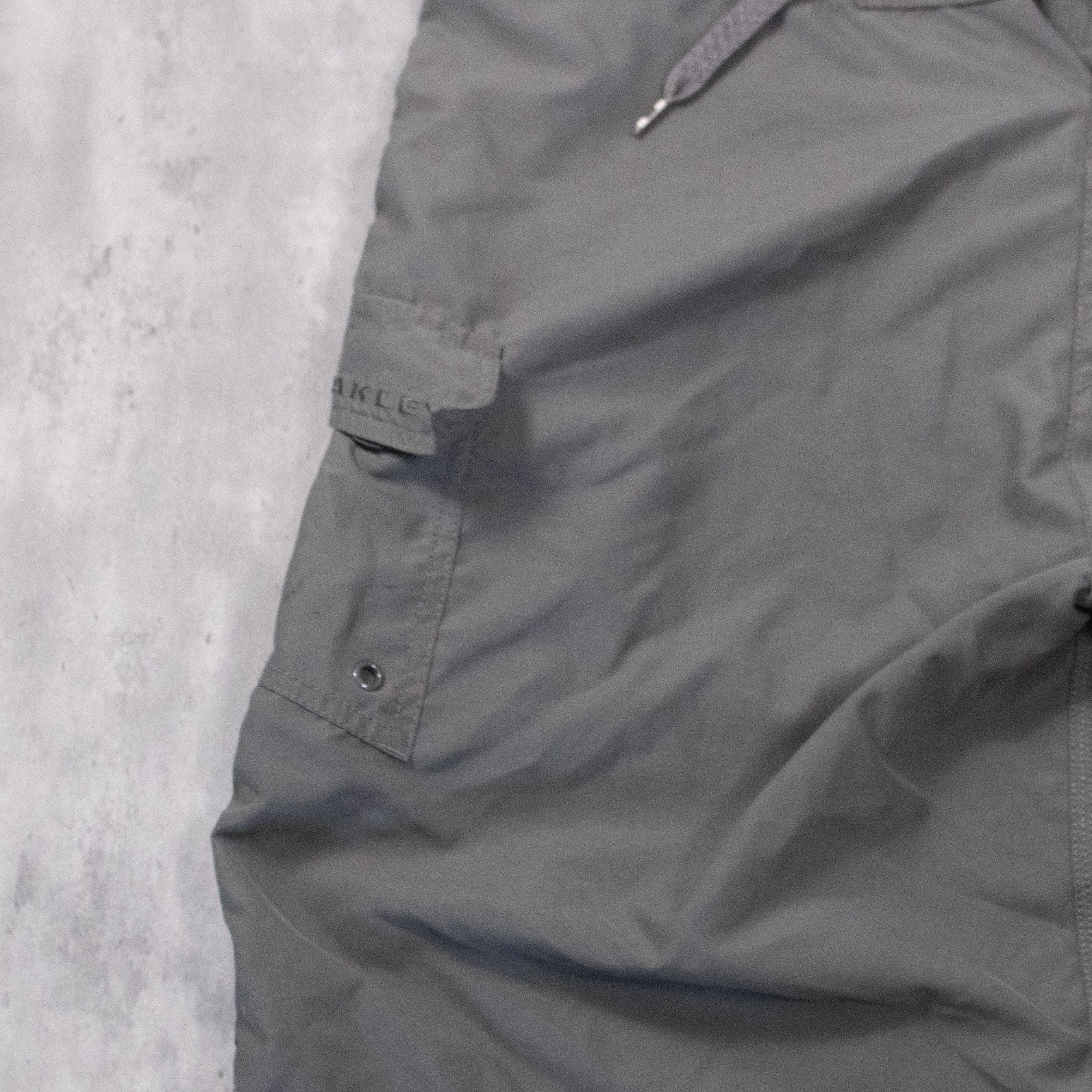 Oakley Y2K 2000's Oakley Baggy Relaxed Fit Cargo Grey Water Shorts Size US 40 / EU 56 - 5 Thumbnail