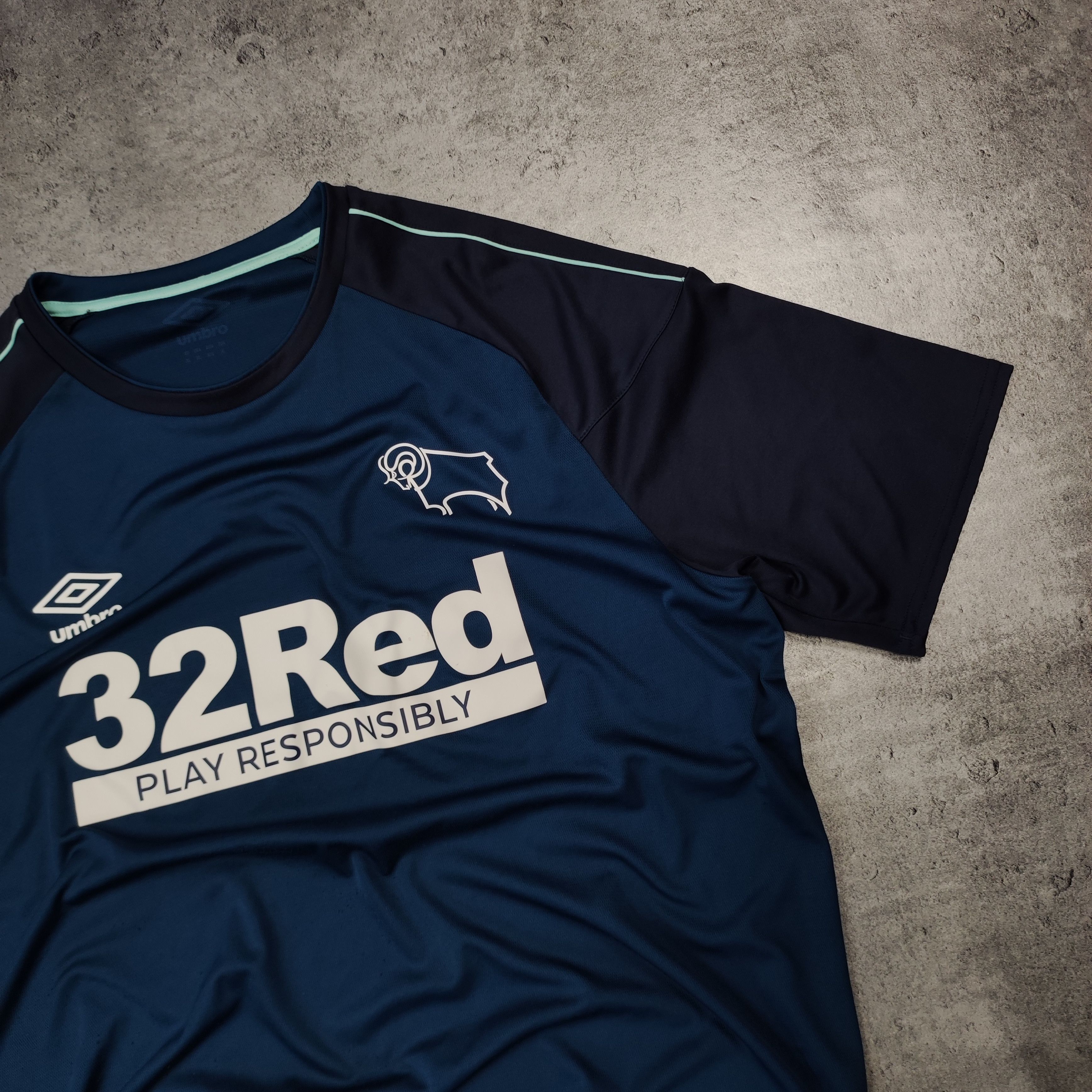 Umbro RARE Derby County FC Away Football Soccer Umbro Jersey Size US XL / EU 56 / 4 - 3 Thumbnail