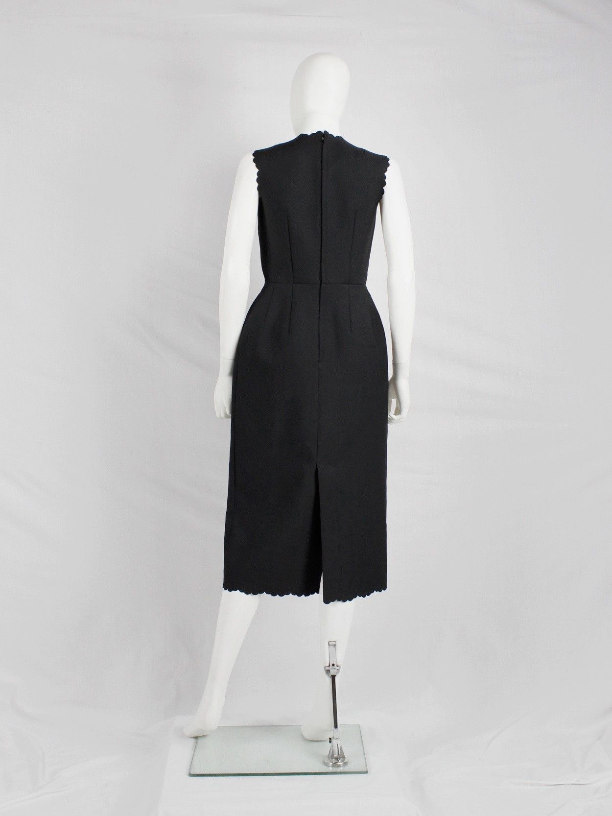 Comme des Garcons CDG BLACK DRESS WITH SCALLOPED EDGES & WIDER HIPS SPRING 99 Size M / US 6-8 / IT 42-44 - 6 Thumbnail
