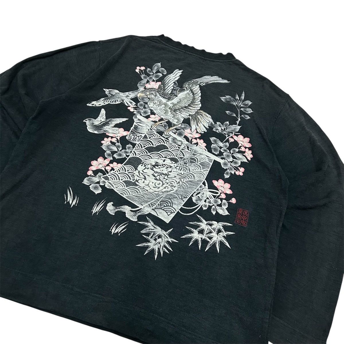 Karakuri Tamashii Vintage Japanese KARAKURI TAMASHII Souvenir Dragon Tshirt Size US XL / EU 56 / 4 - 6 Thumbnail