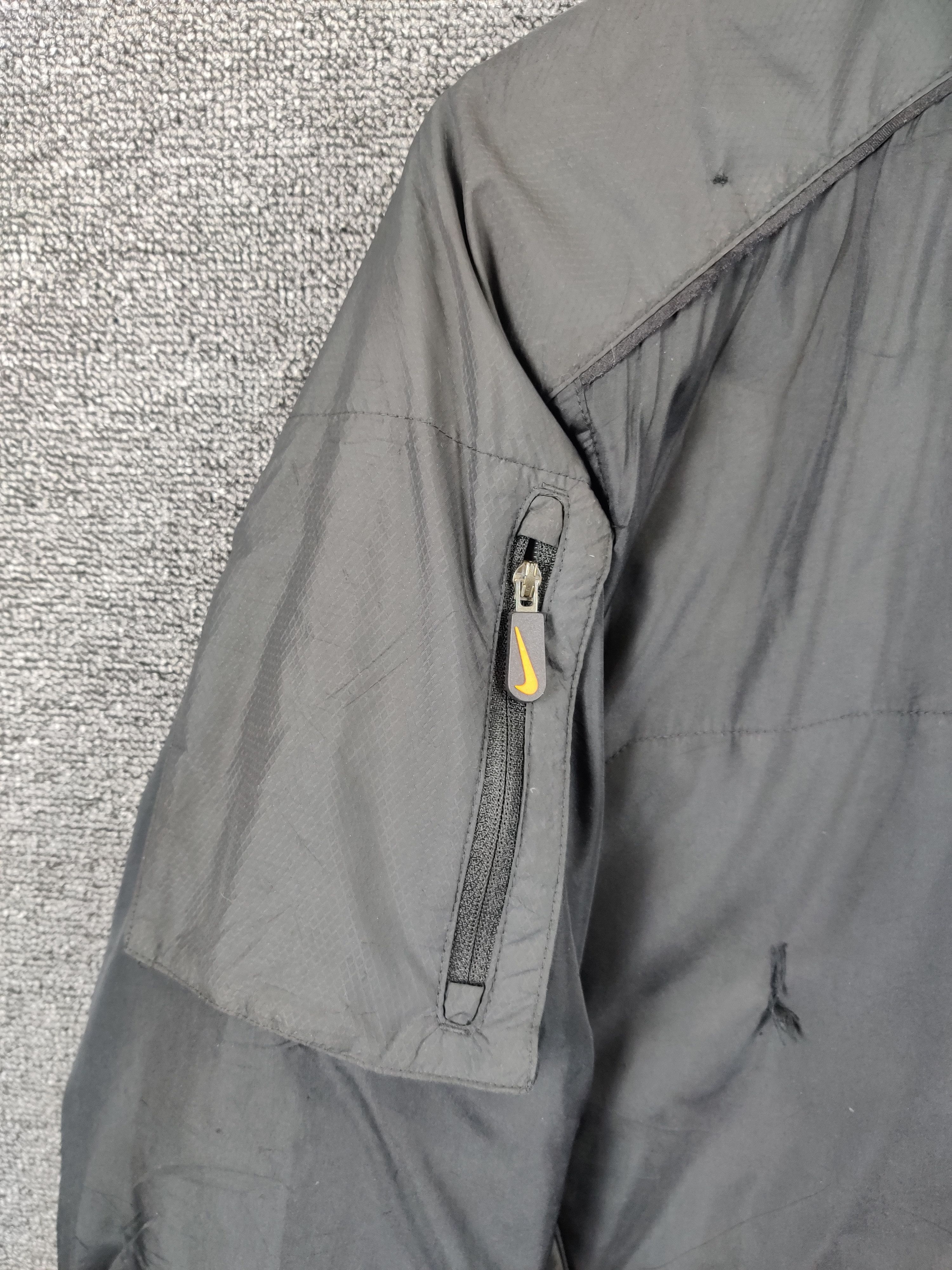 Nike Vintage Nike Windbreaker Light Jacket Size US L / EU 52-54 / 3 - 8 Thumbnail