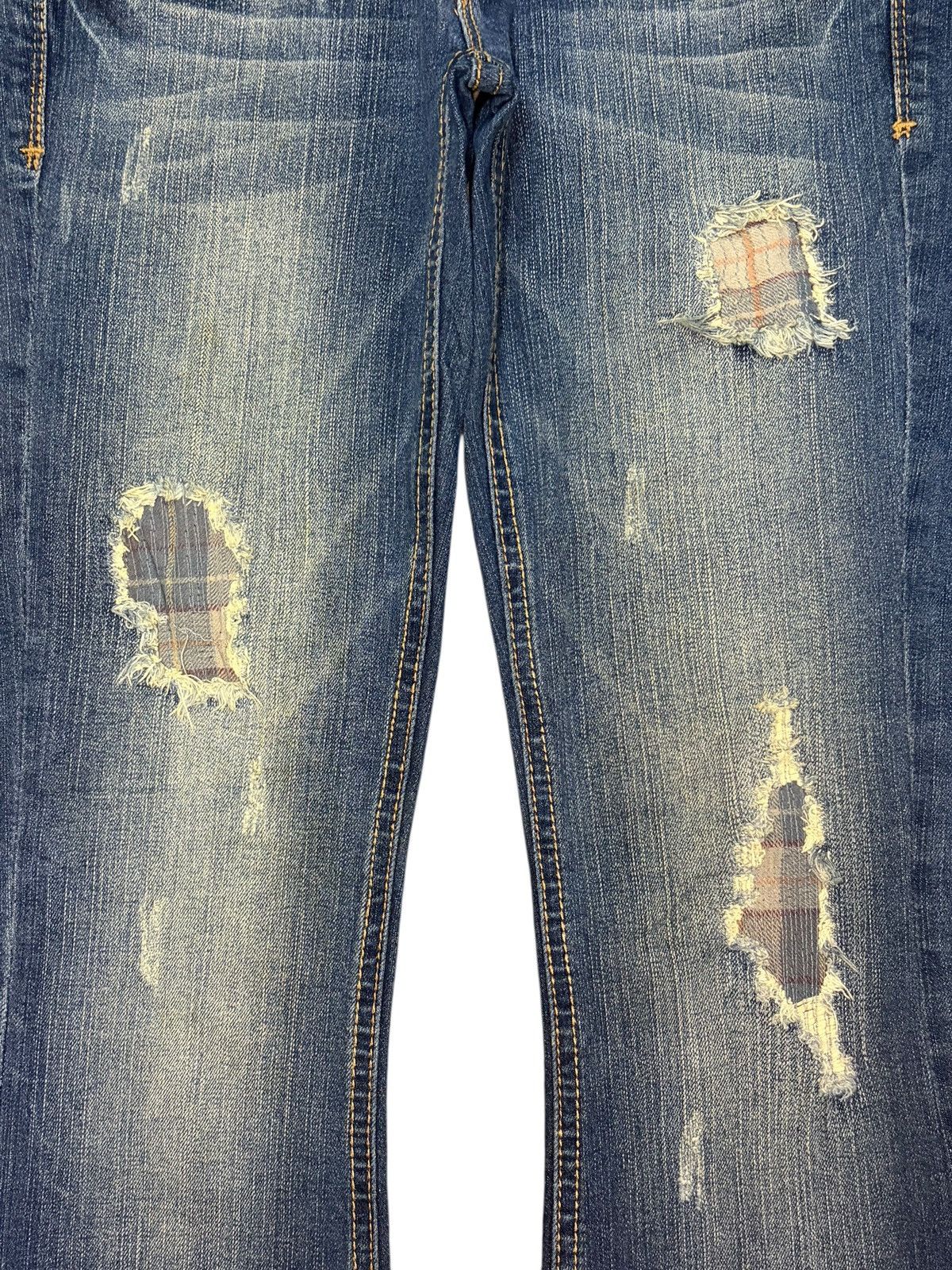 Diesel Vintage Japanese Brand Patch Distress Low Rise Flare Jeans Size 26" / US 2 / IT 38 - 3 Thumbnail