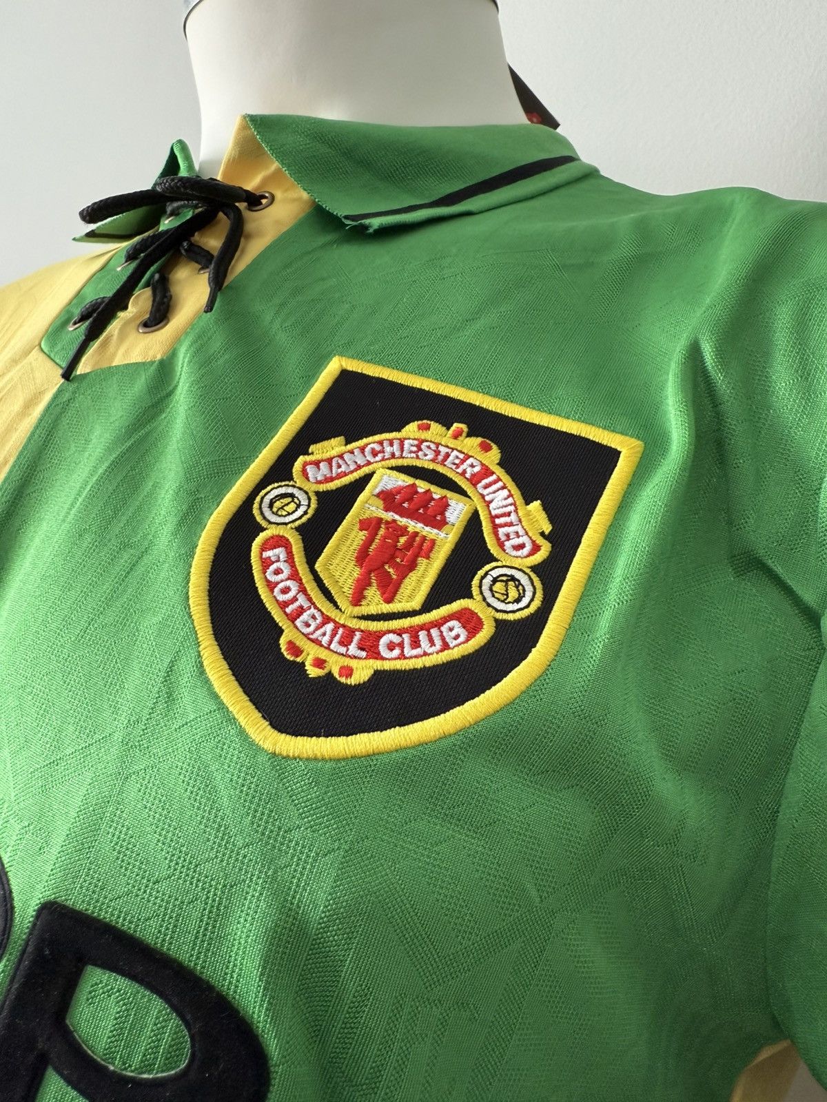 Umbro Eric Cantona Manchester United New Men’s UMBRO Soccer Jersey Size US S / EU 44-46 / 1 - 6 Thumbnail