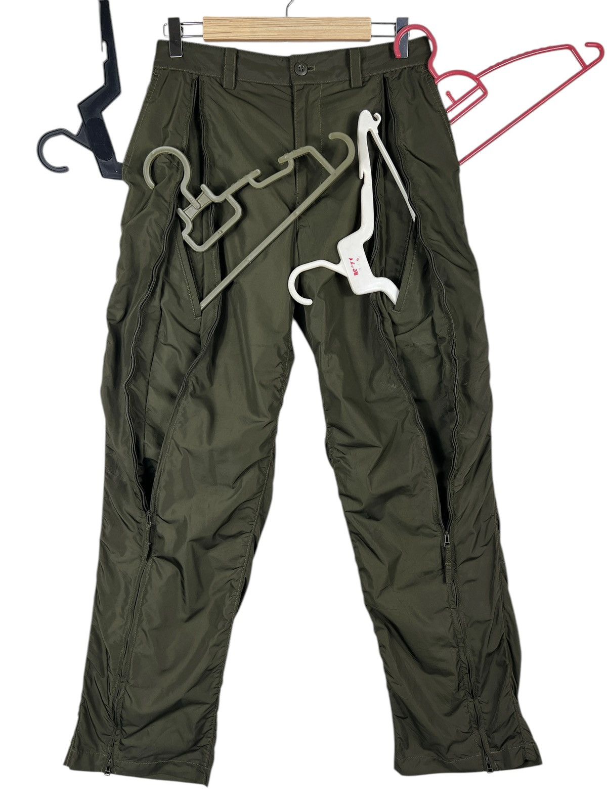 ISSEY MIYAKE MEN パンツ ナイロン Nylon Pants aw2000 Issey Miyake Paneled Nylon Pants with Velcro Cuffs
