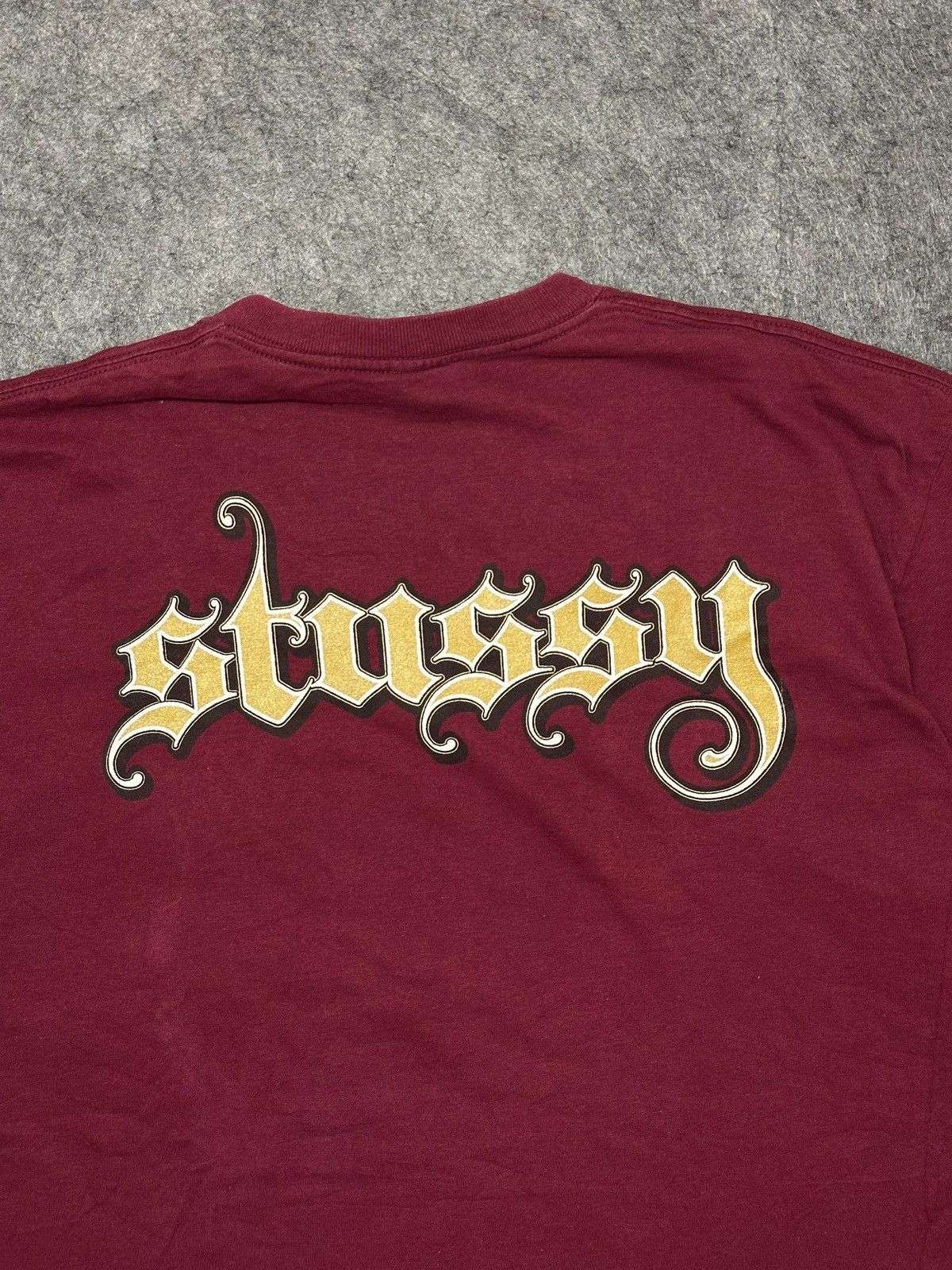 Stussy vintage 90s Stussy Old English t-shirt in burgundy. Size US L / EU 52-54 / 3 - 10 Thumbnail