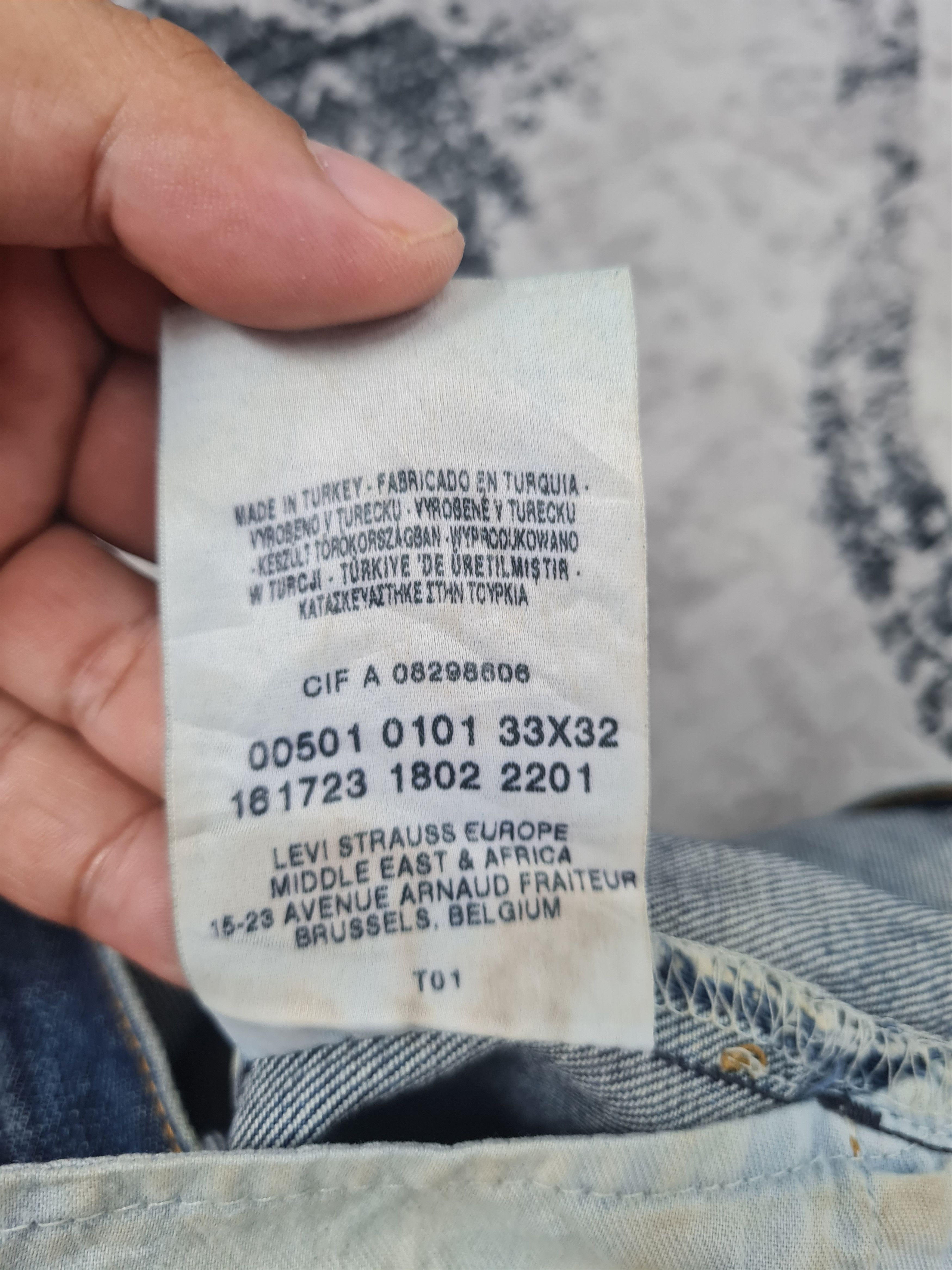 Levi's Vintage LEVIS 501 Ripped Rust Stain Jeans L0394 Size 33X31 Size US 33 - 14 Thumbnail