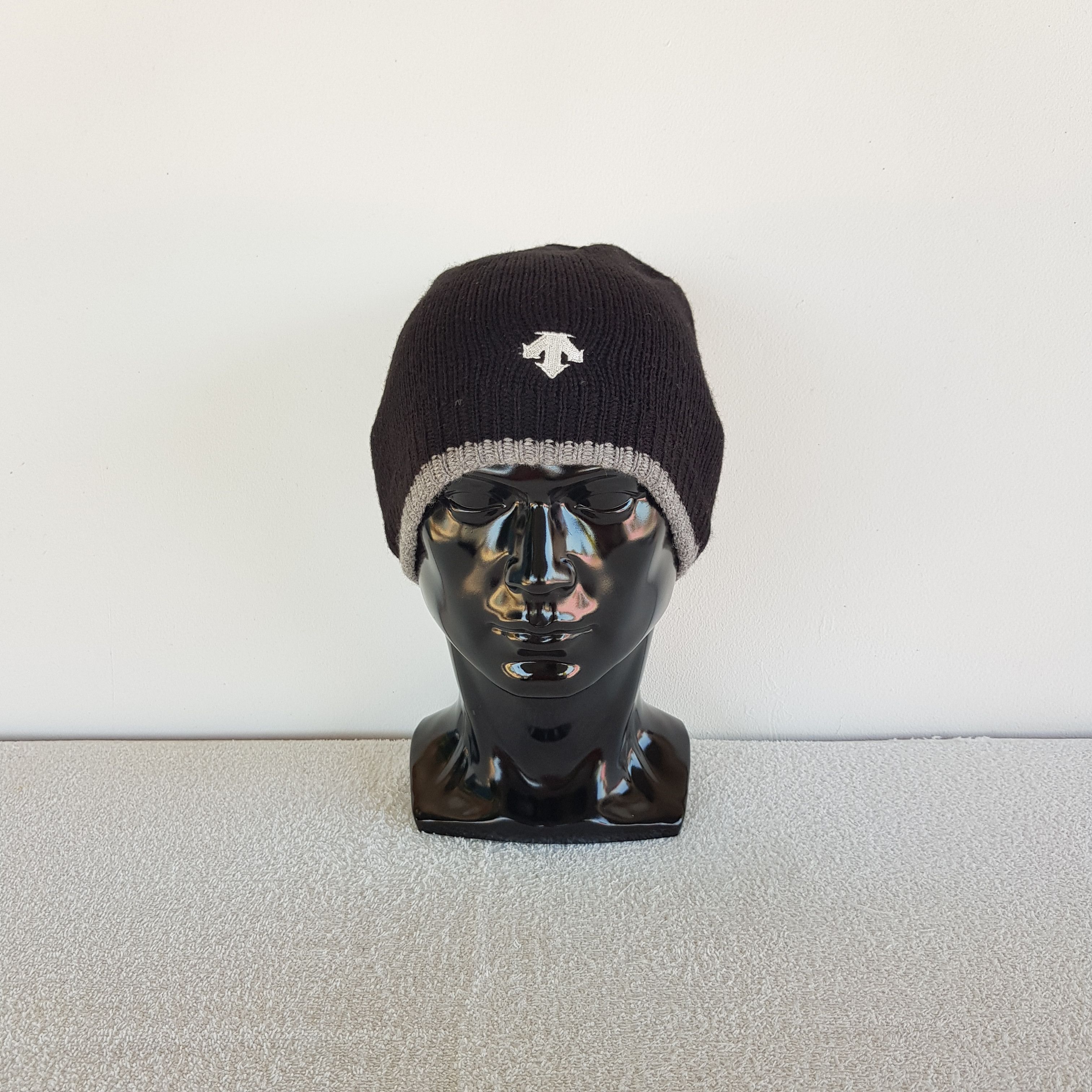 Descente Vintage Descente Beanie Y2K Knit Sportswear Snow Caps Hats Size ONE SIZE - 2 Thumbnail
