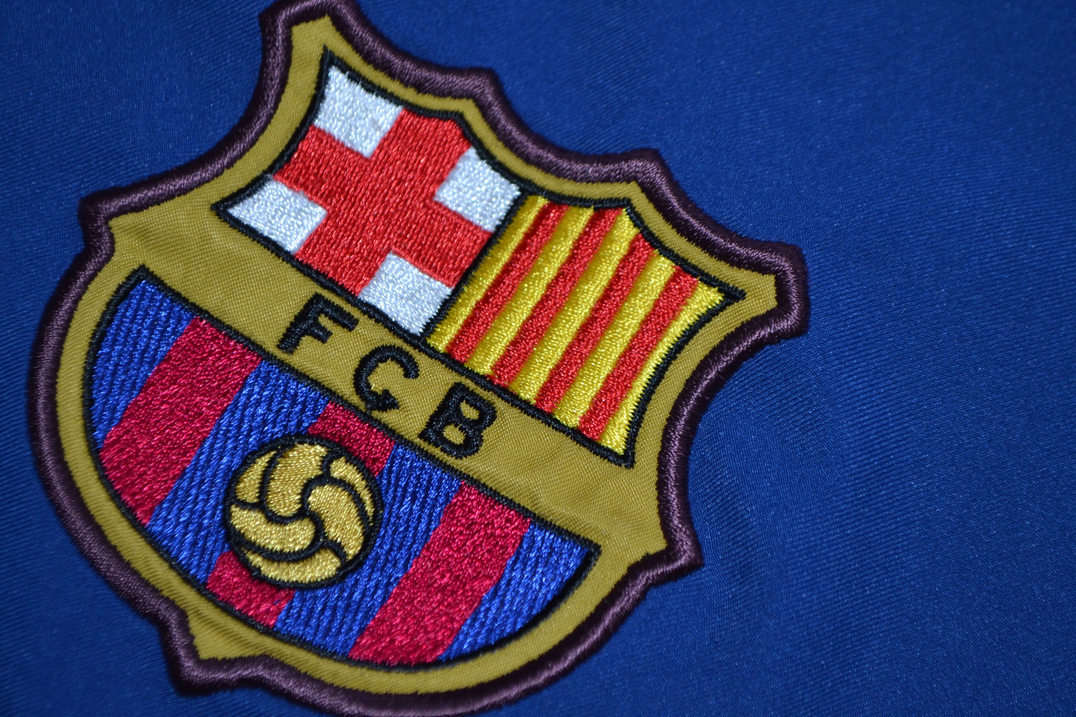 Nike Vintage Barcelona 2004 2005 Football Shorts Soccer Home Size US 30 / EU 46 - 6 Thumbnail