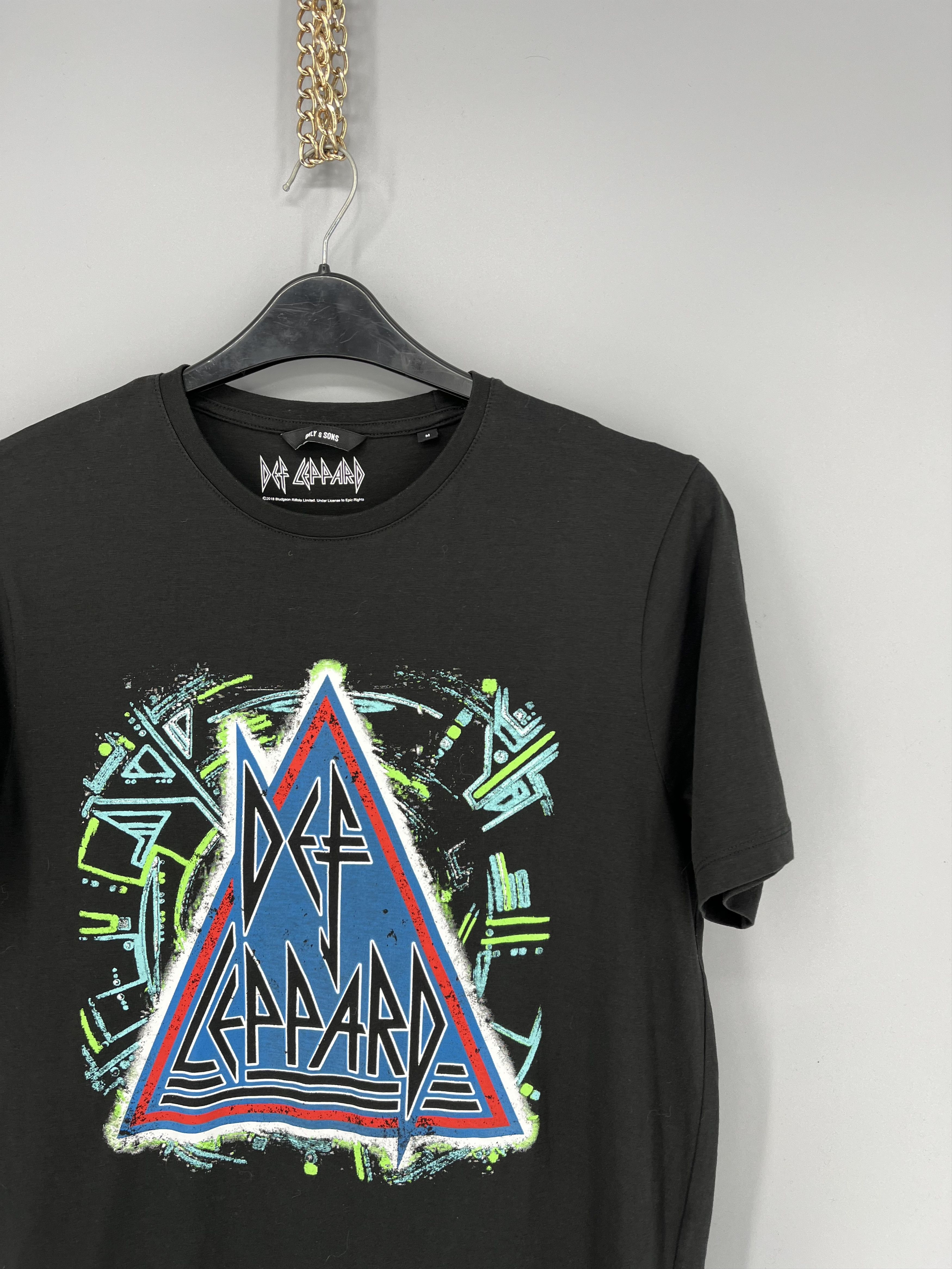 Band Tees Vintage Y2K Def Leppard Band Tee Size M Size US M / EU 48-50 / 2 - 5 Thumbnail