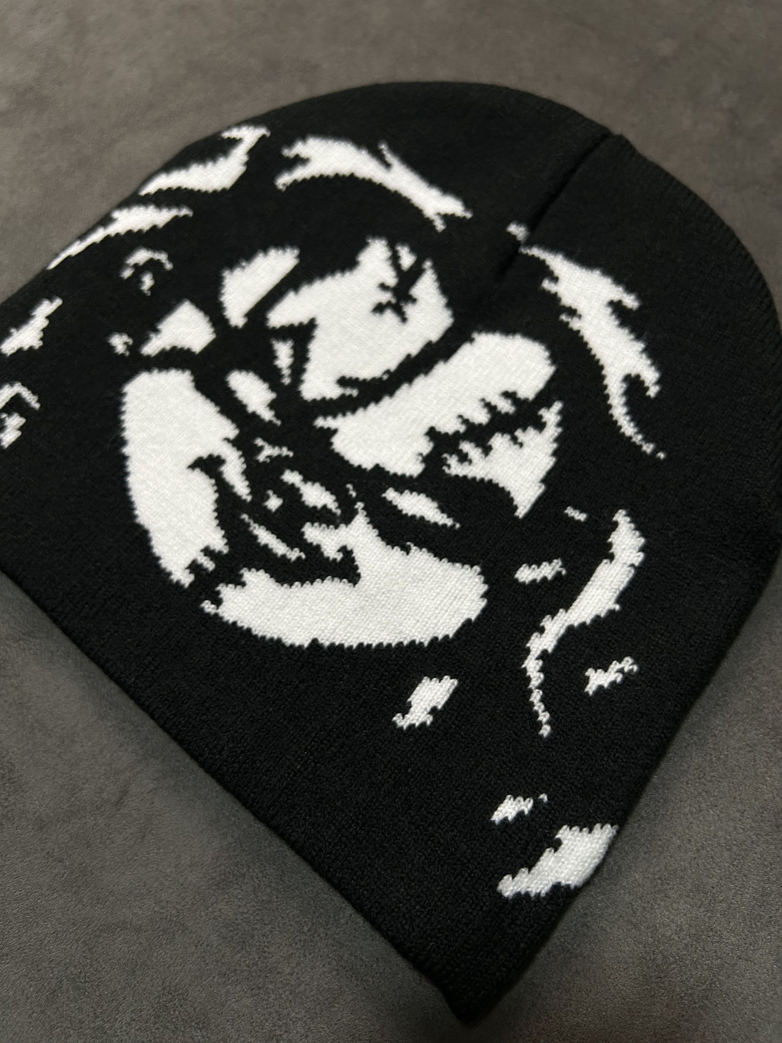 Japanese Brand Rare Chunky Graphic No Cuff Knit Black Beanie Hats OS Size ONE SIZE - 3 Thumbnail