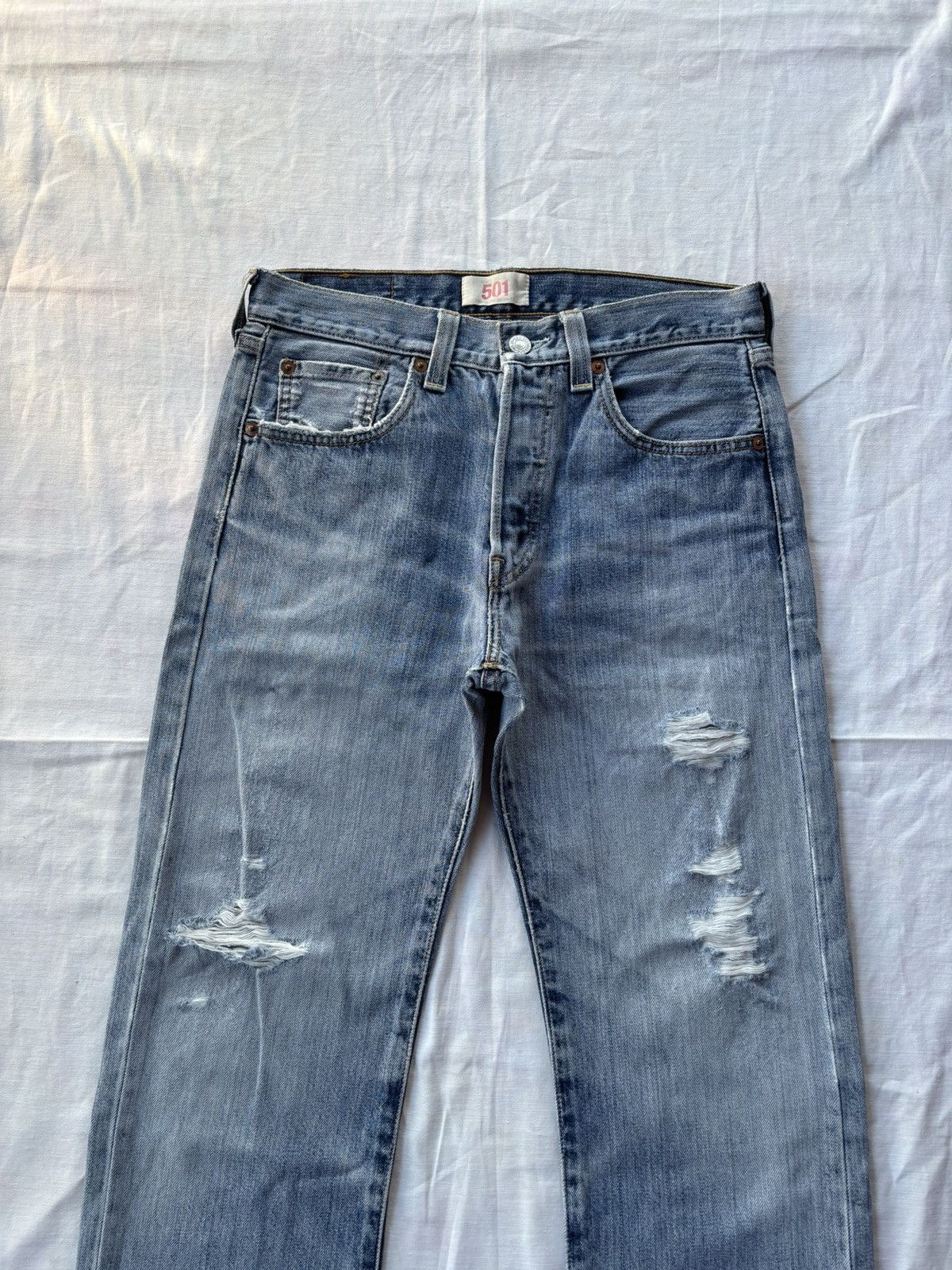 Levi's LEVIS 501 STRAIGHT LEG BUTTON DISTRESSED DENIM JEANS Size US 29 - 5 Thumbnail