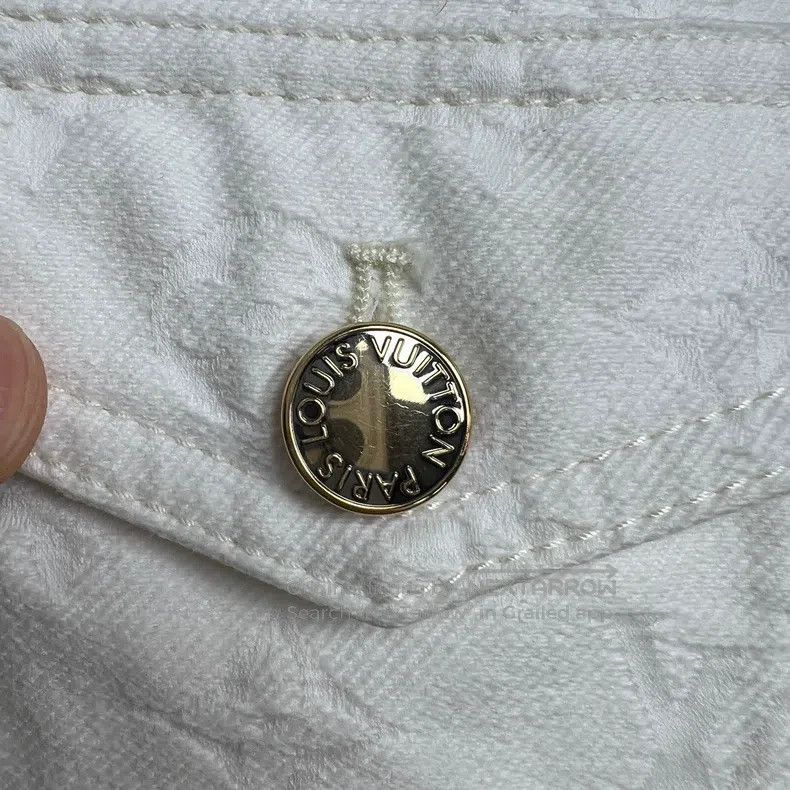 Louis Vuitton Louis Vuitton SS23 Full Logo Embossed Single Sleeveless Wh Size XXS / US 00 / IT 34 - 4 Thumbnail