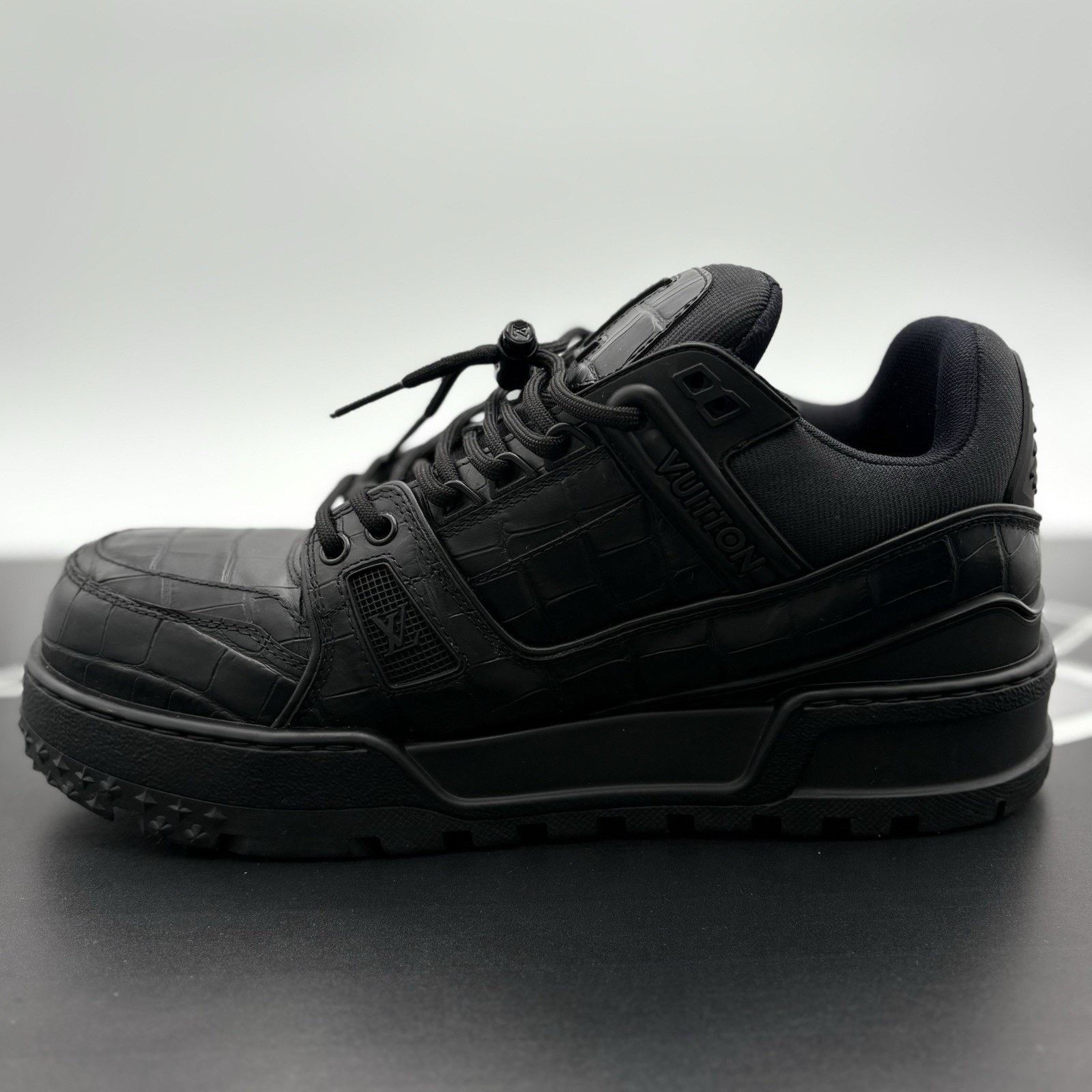 Louis Vuitton Louis Vuitton Maxi Sneaker ' Black ' | EXCELLENT COND! Size US 10 / EU 43 - 4 Thumbnail