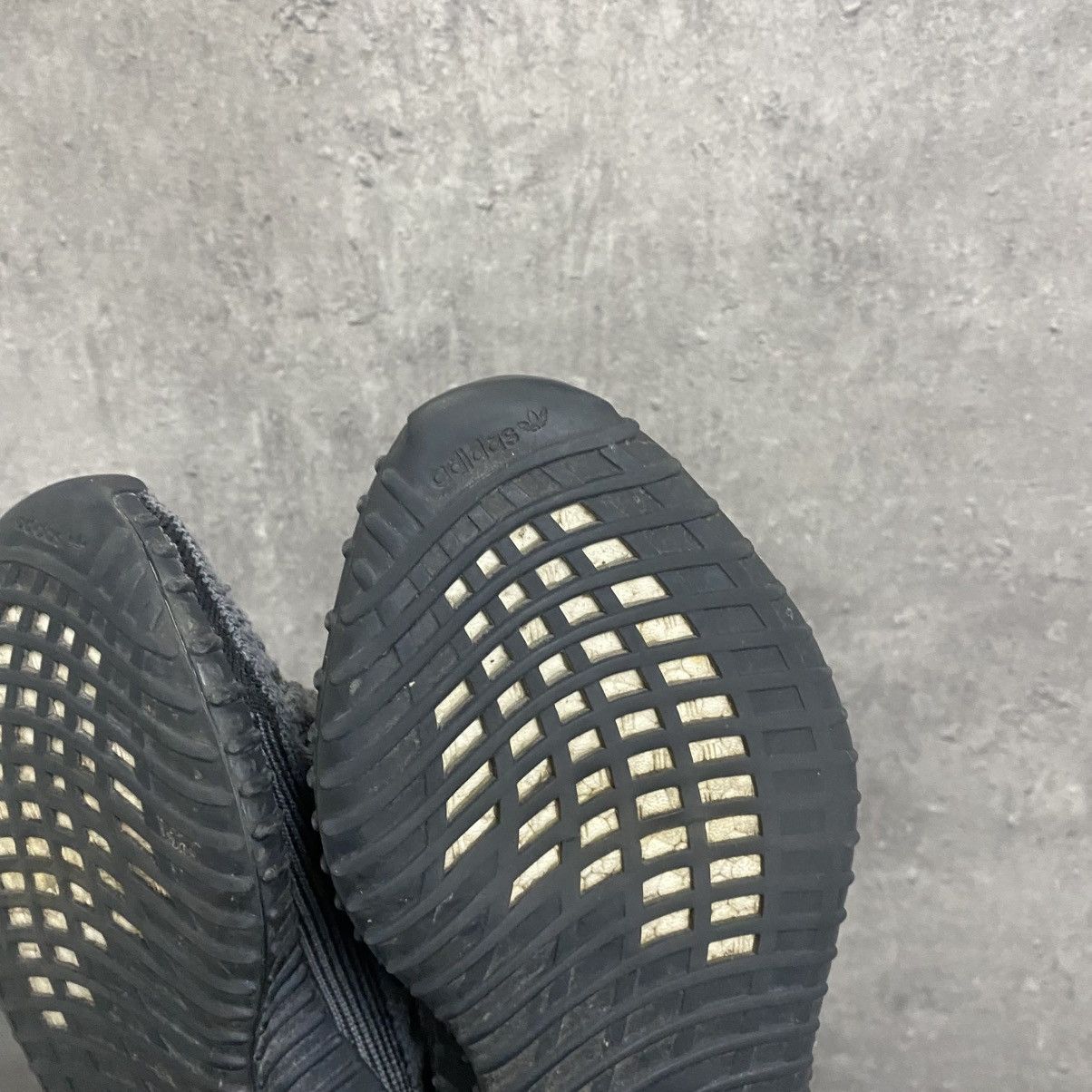 Adidas × Kanye West Adidas Yeezy Boost 350 V2 Sneakers Size US 8 / EU 41 - 9 Thumbnail